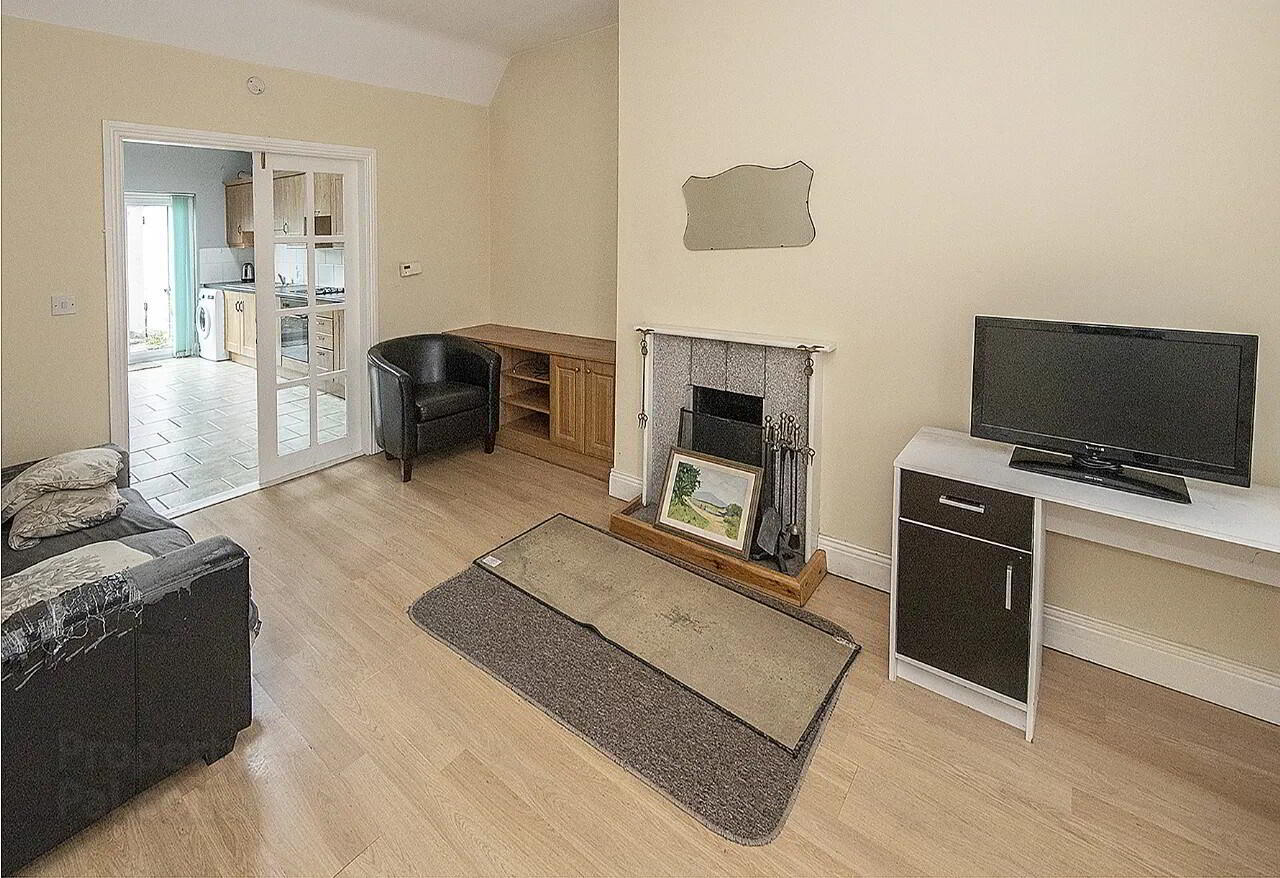 12 Sarsfield St 4 of 17