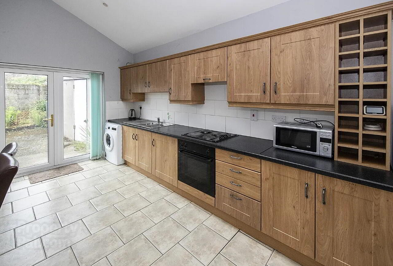 12 Sarsfield St 8 of 17