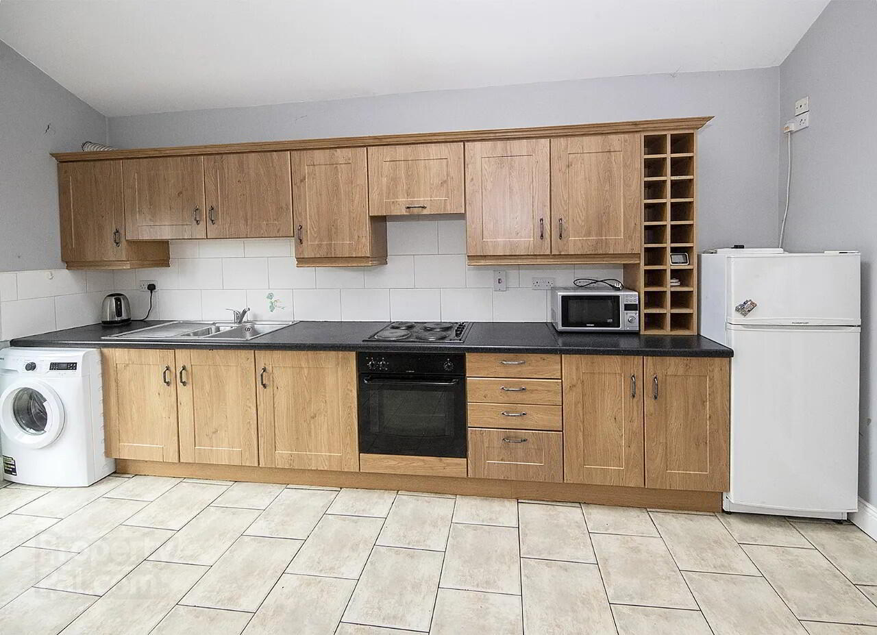 12 Sarsfield St 9 of 17
