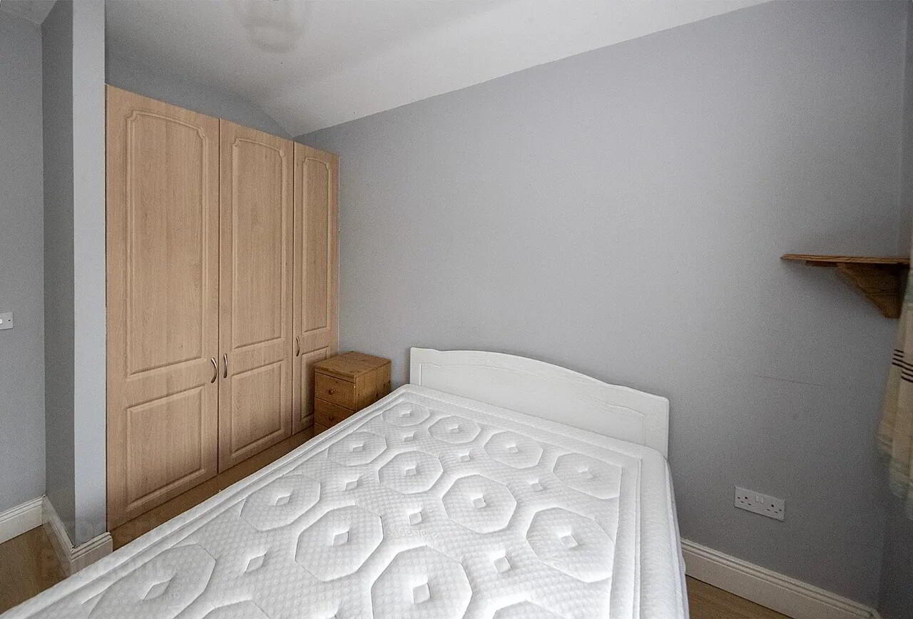 12 Sarsfield St 11 of 17