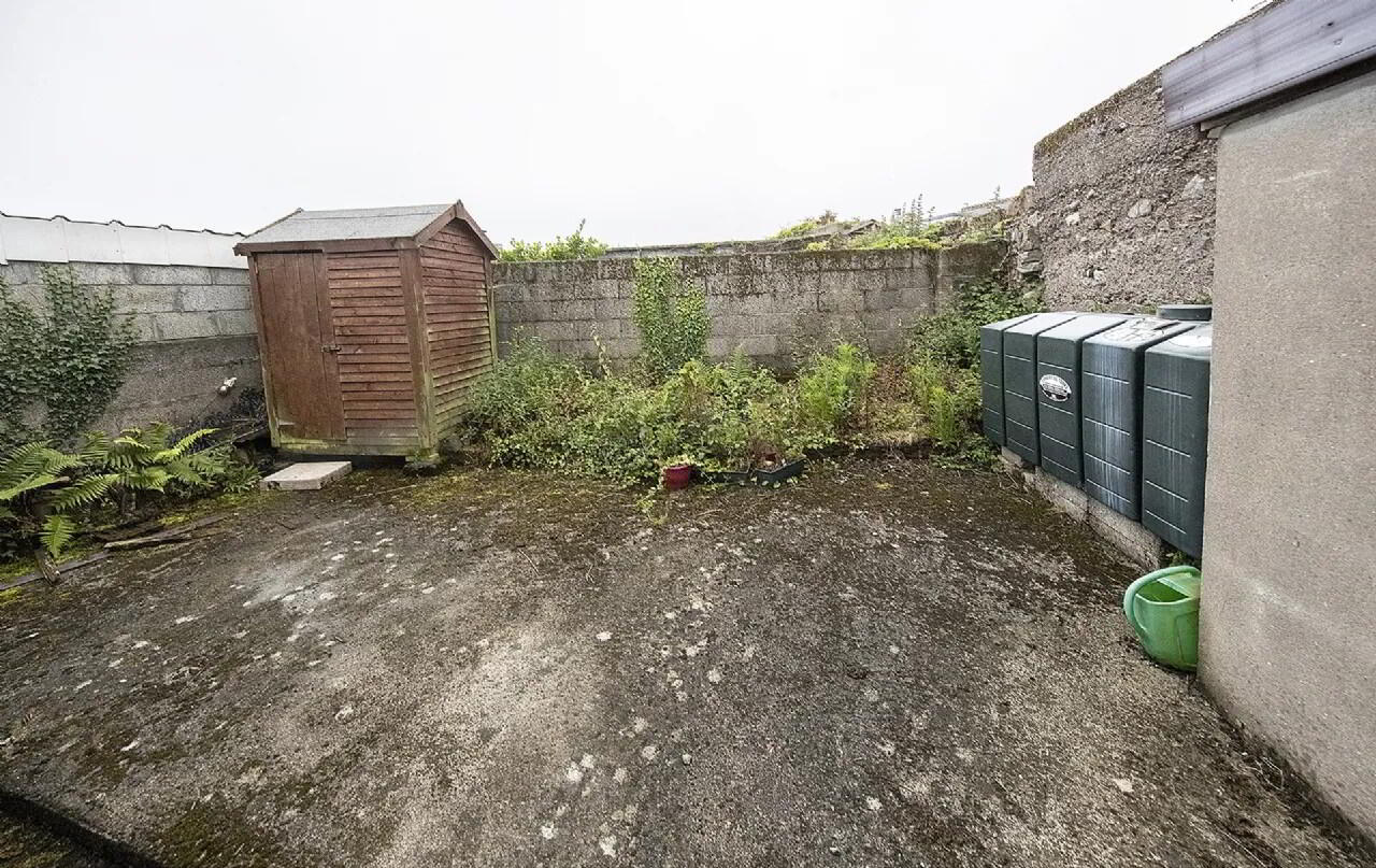 12 Sarsfield St 16 of 17