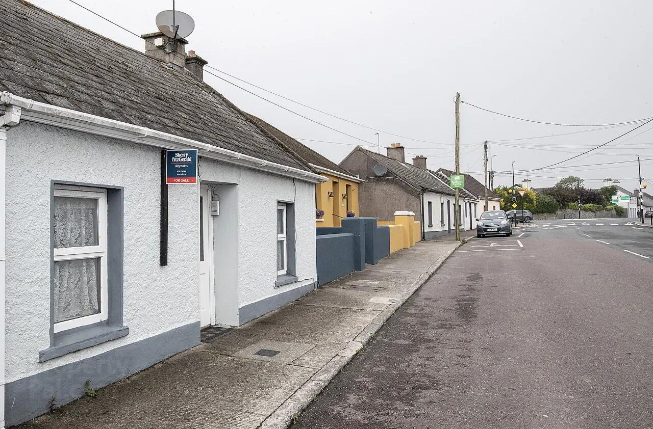 12 Sarsfield St 17 of 17