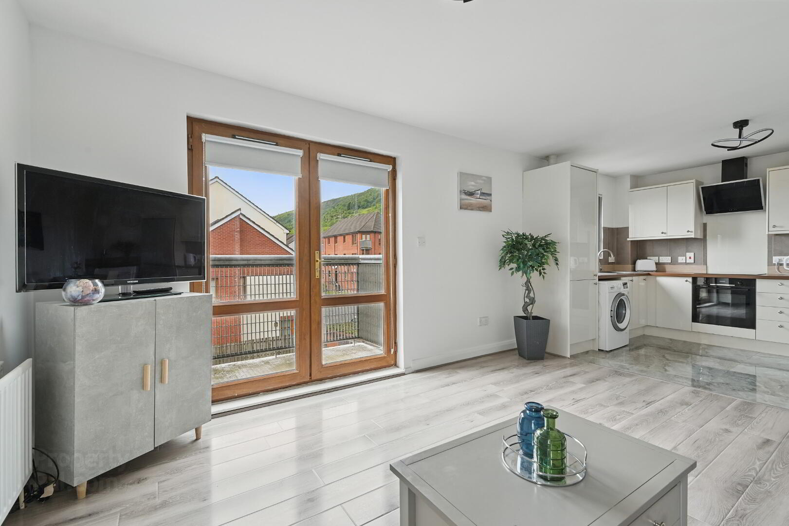 2f Heath Lodge Ave 7 of 19