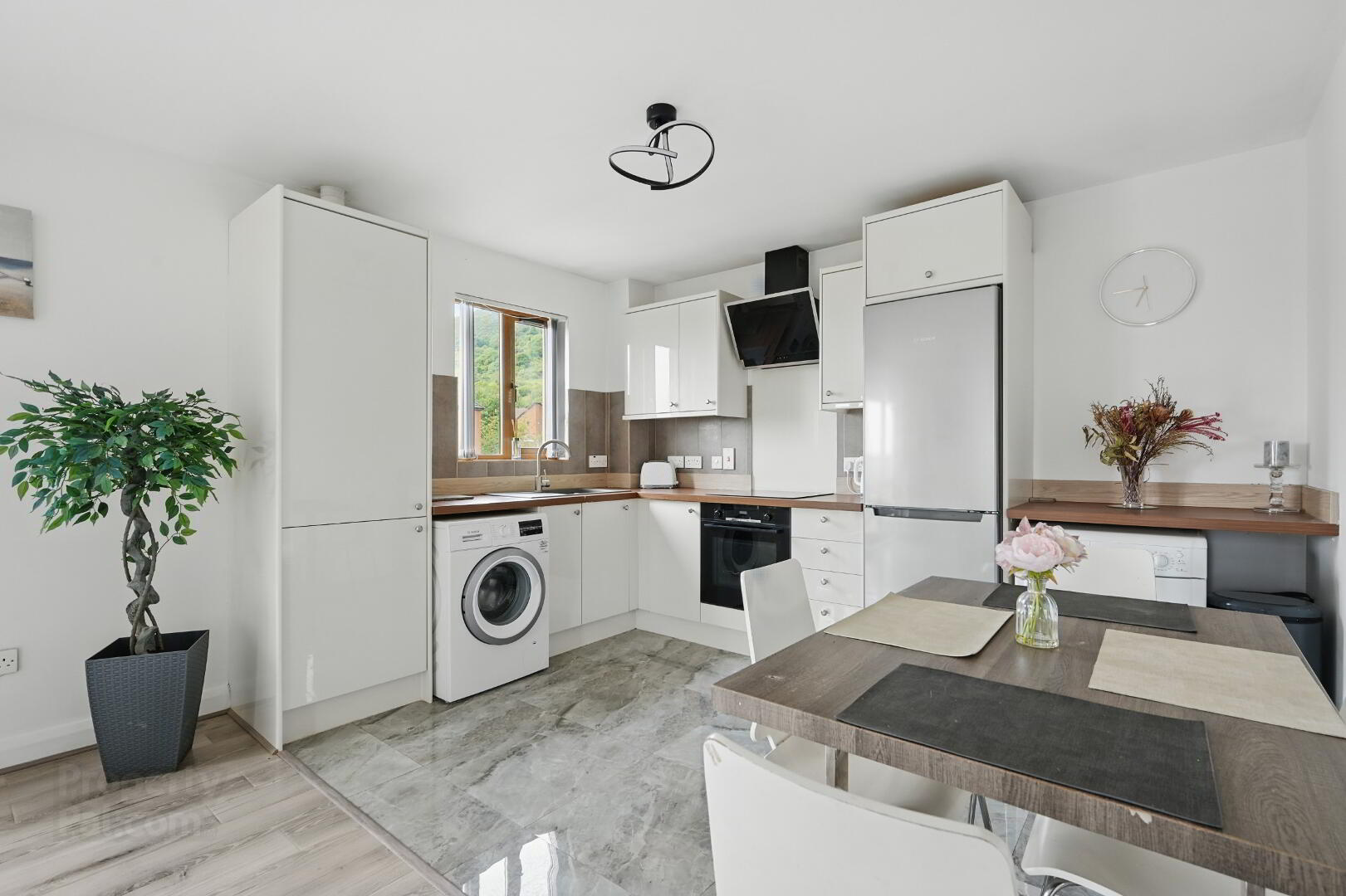 2f Heath Lodge Ave 10 of 19