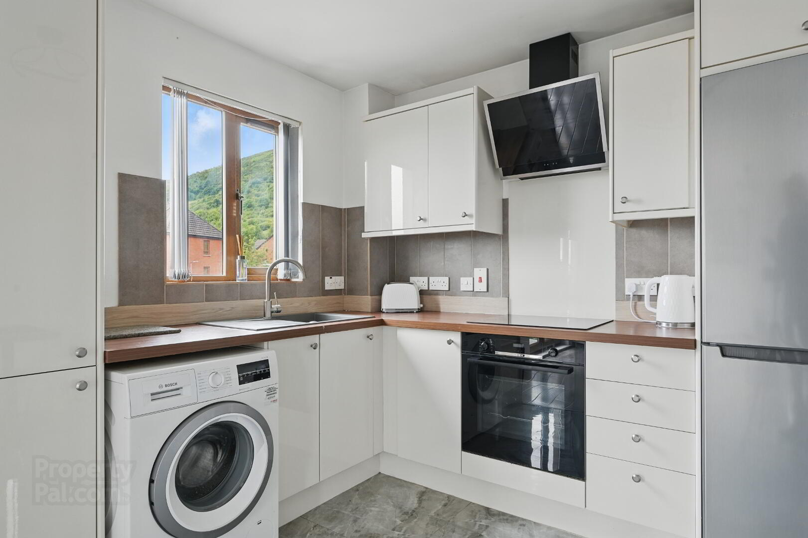 2f Heath Lodge Ave 11 of 19