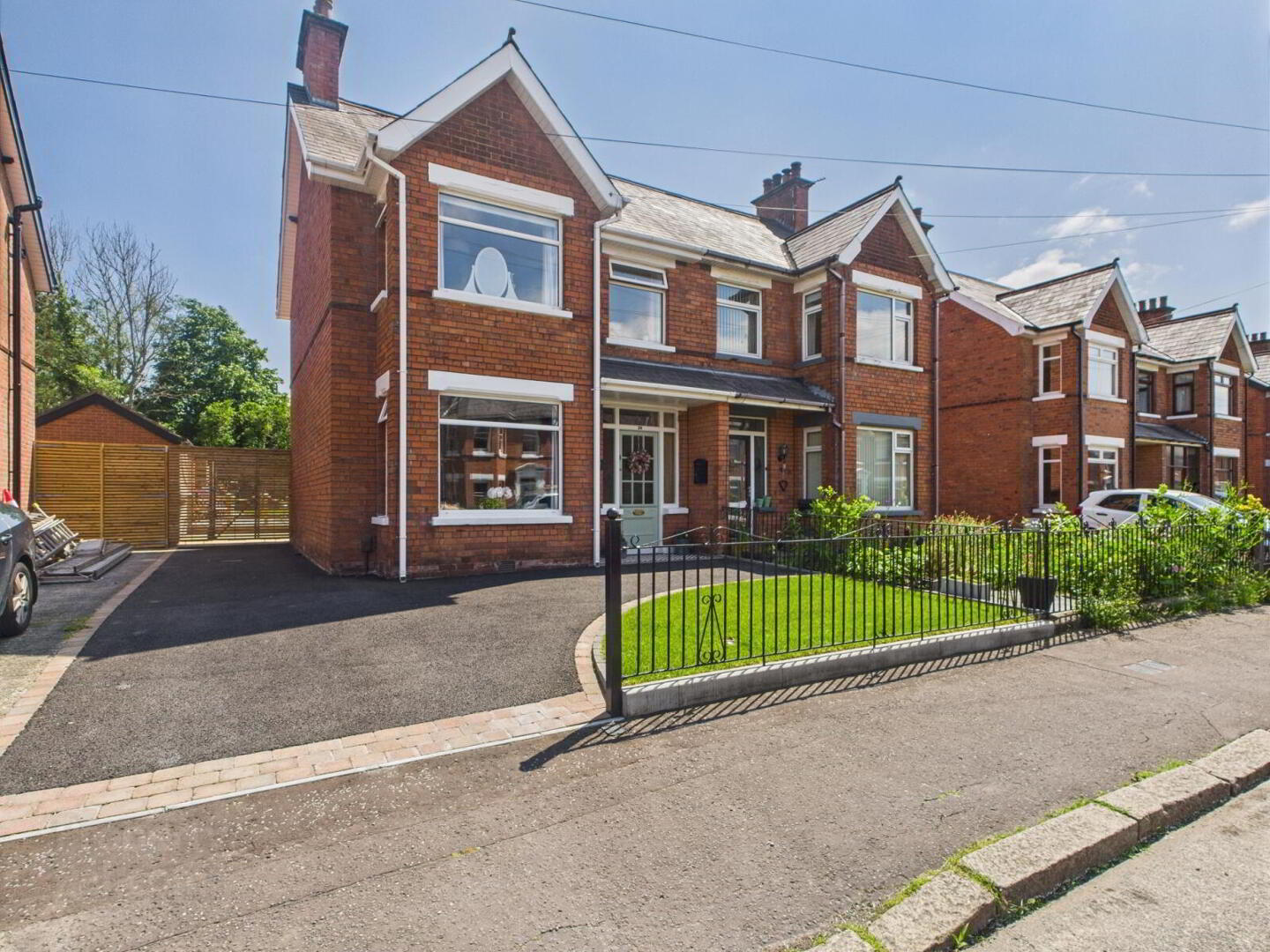 38 Pommern Parade 1 of 22