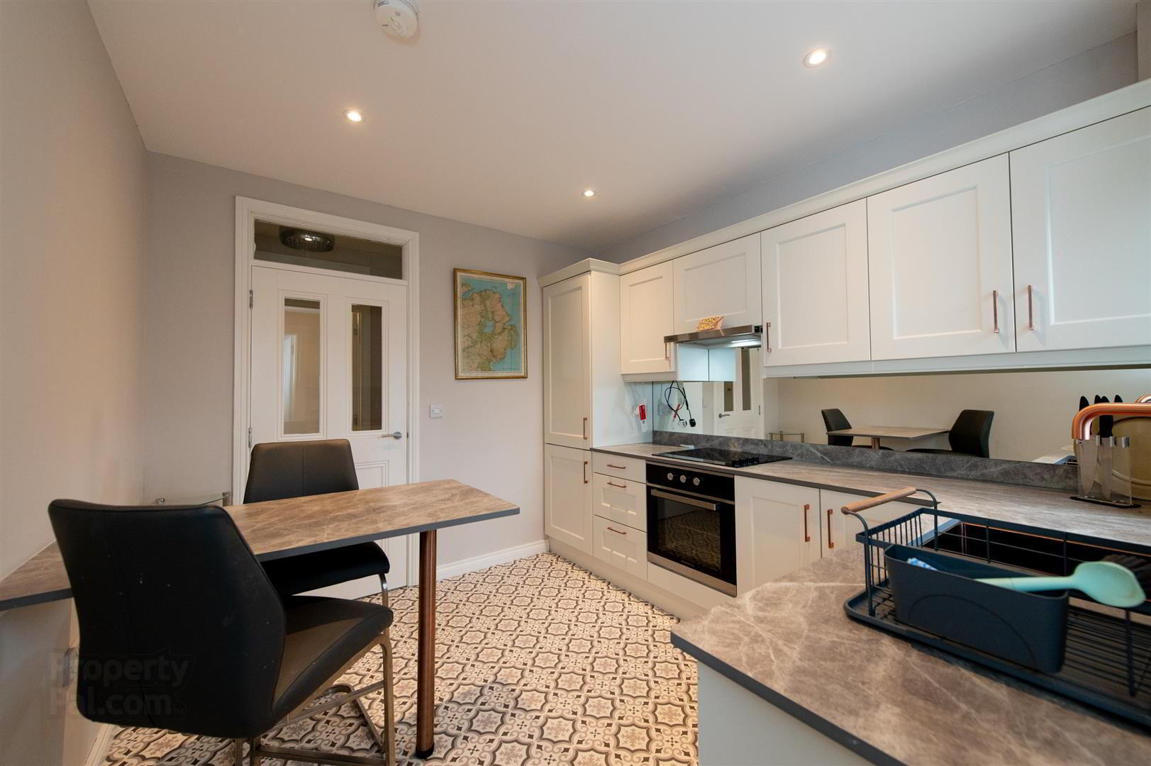 West Wing, 23 The Craig Road 4 of 20