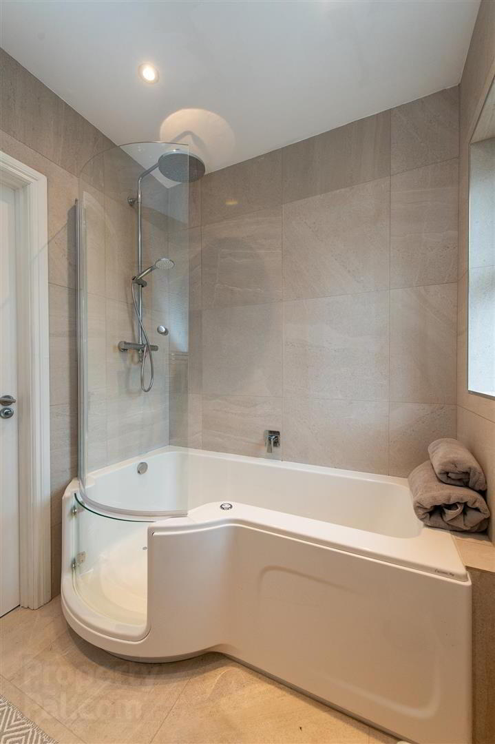 West Wing, 23 The Craig Road 11 of 20
