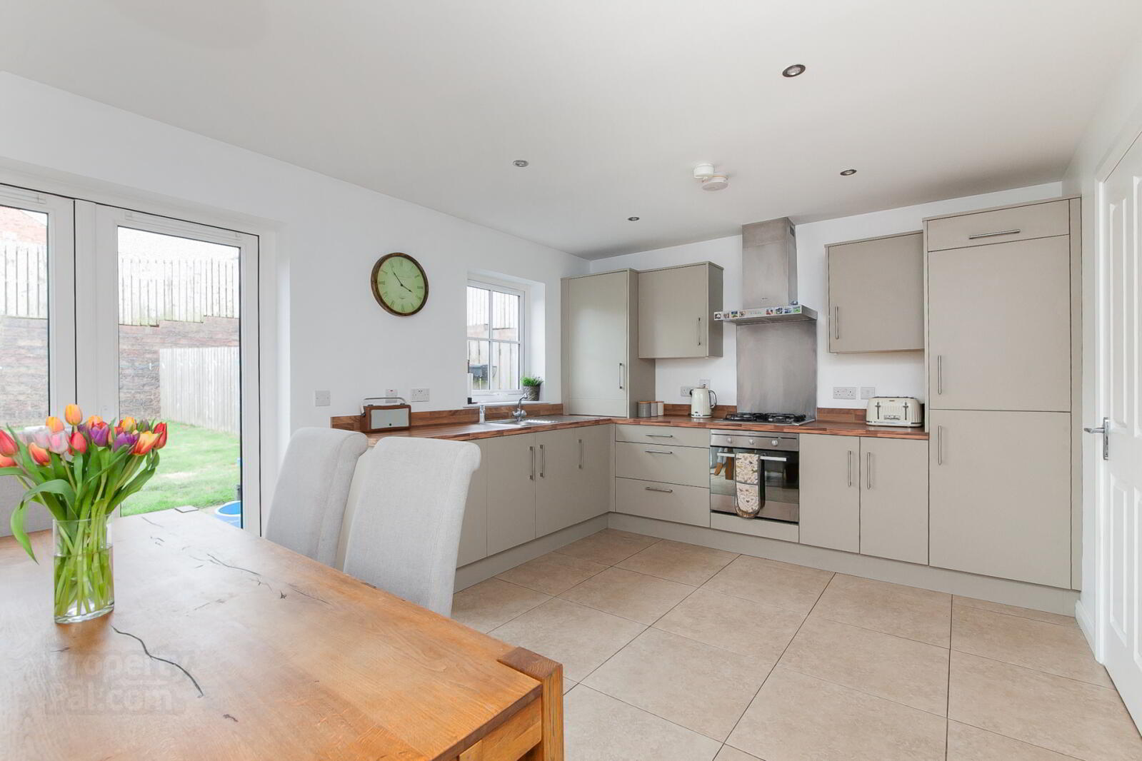 6 Foxton Crescent 11 of 28