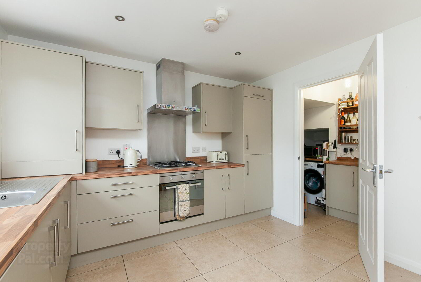 6 Foxton Crescent 12 of 28