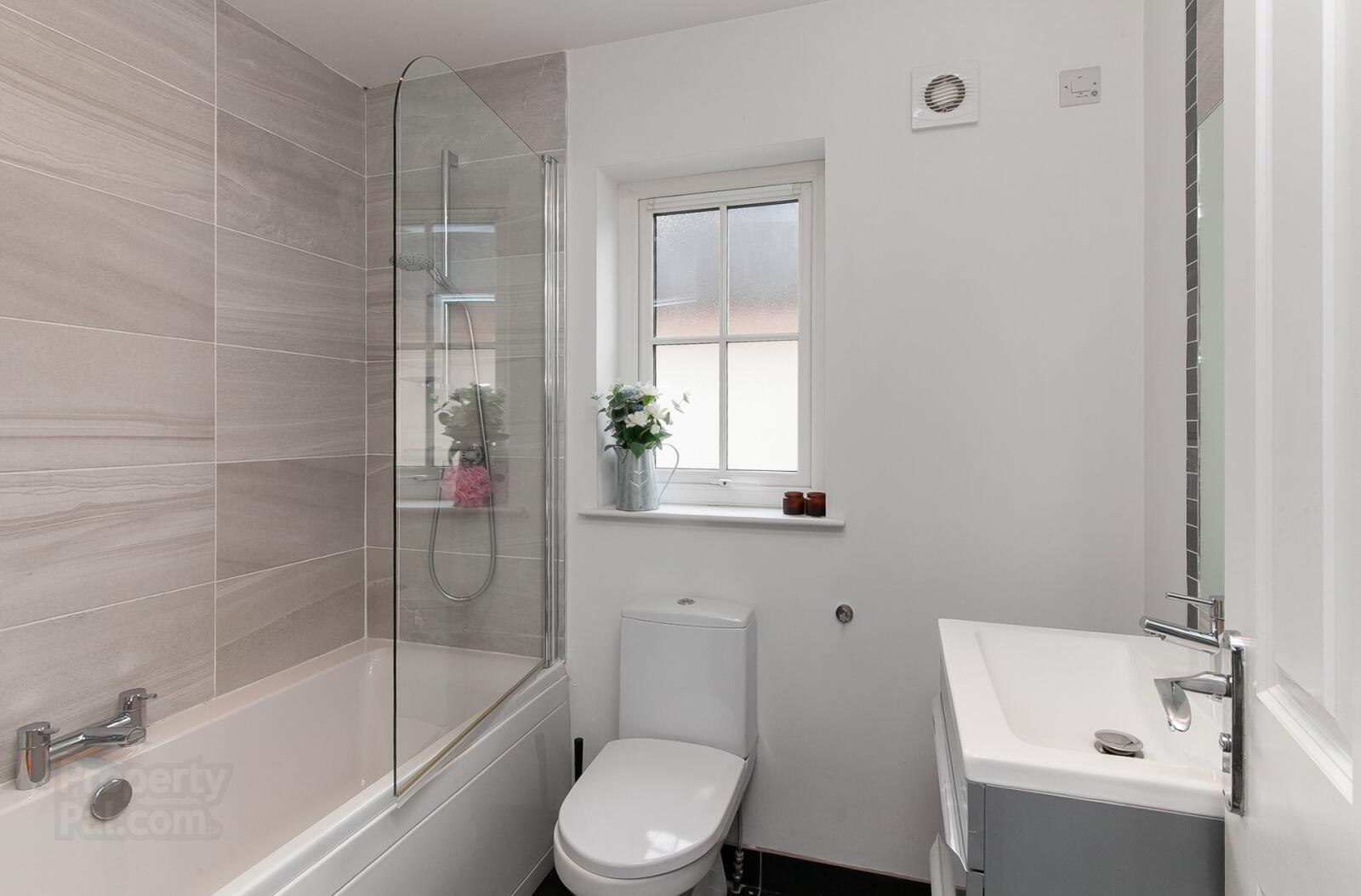 6 Foxton Crescent 23 of 28