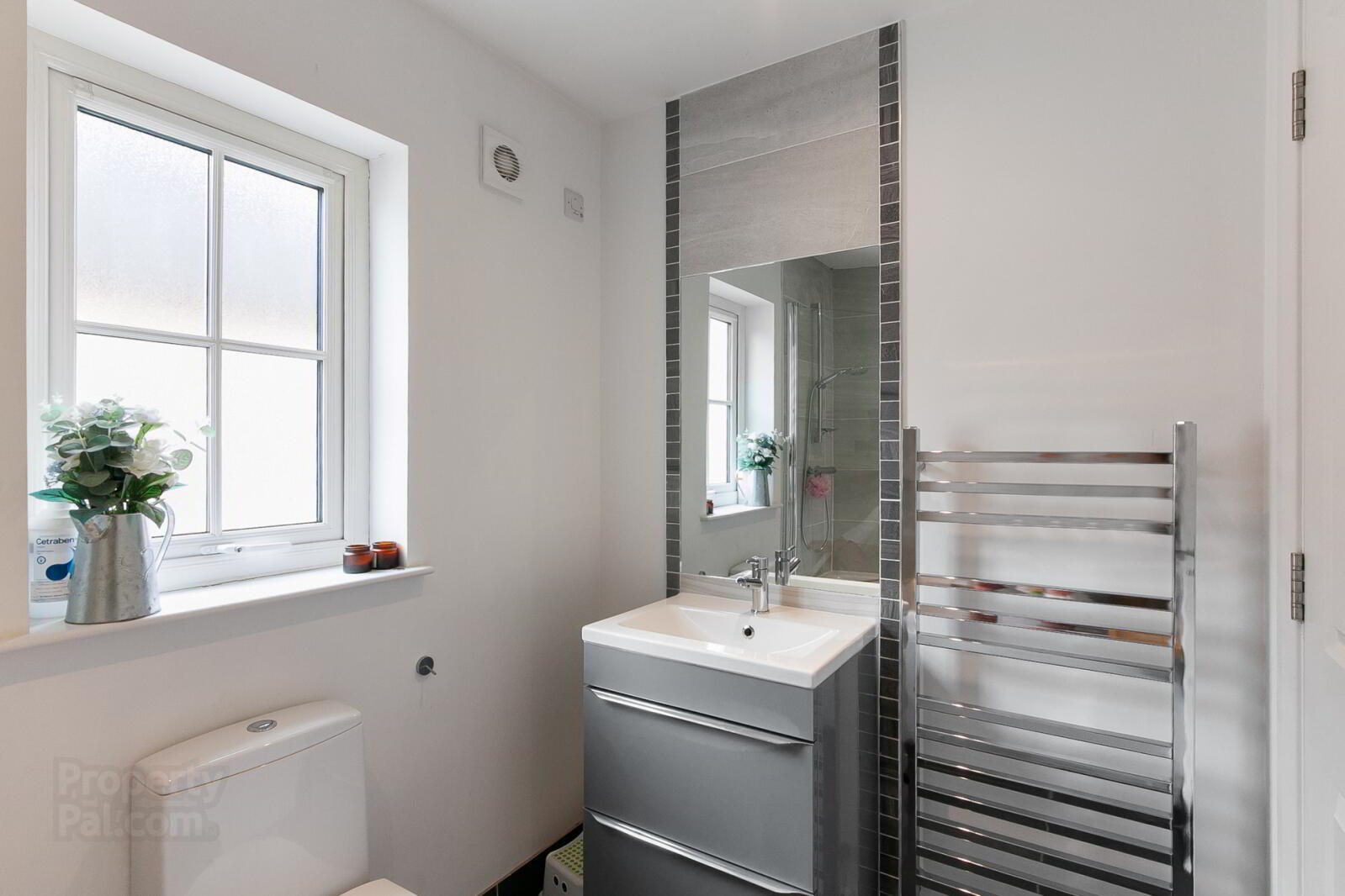 6 Foxton Crescent 18 of 28