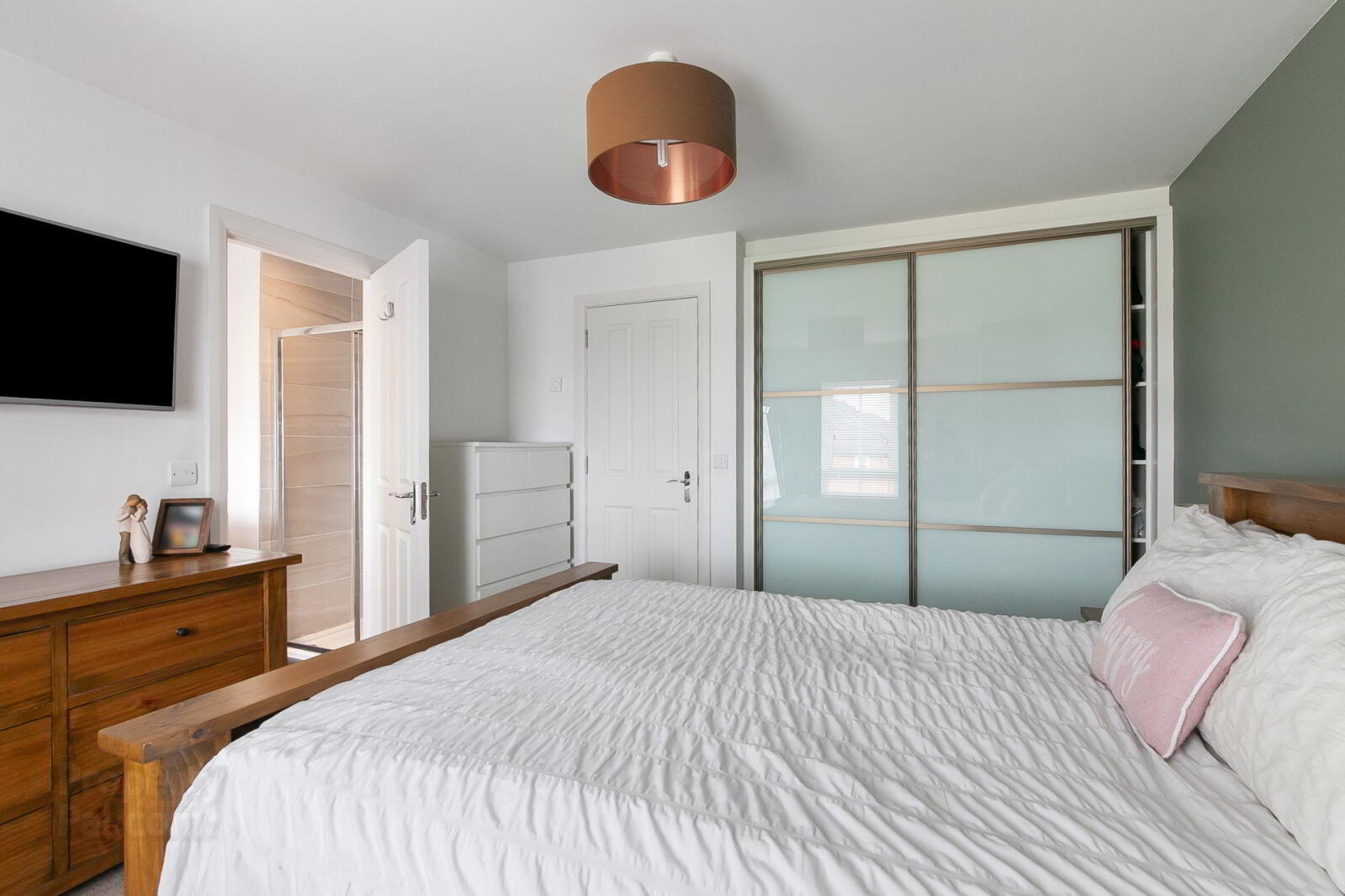6 Foxton Crescent 17 of 28