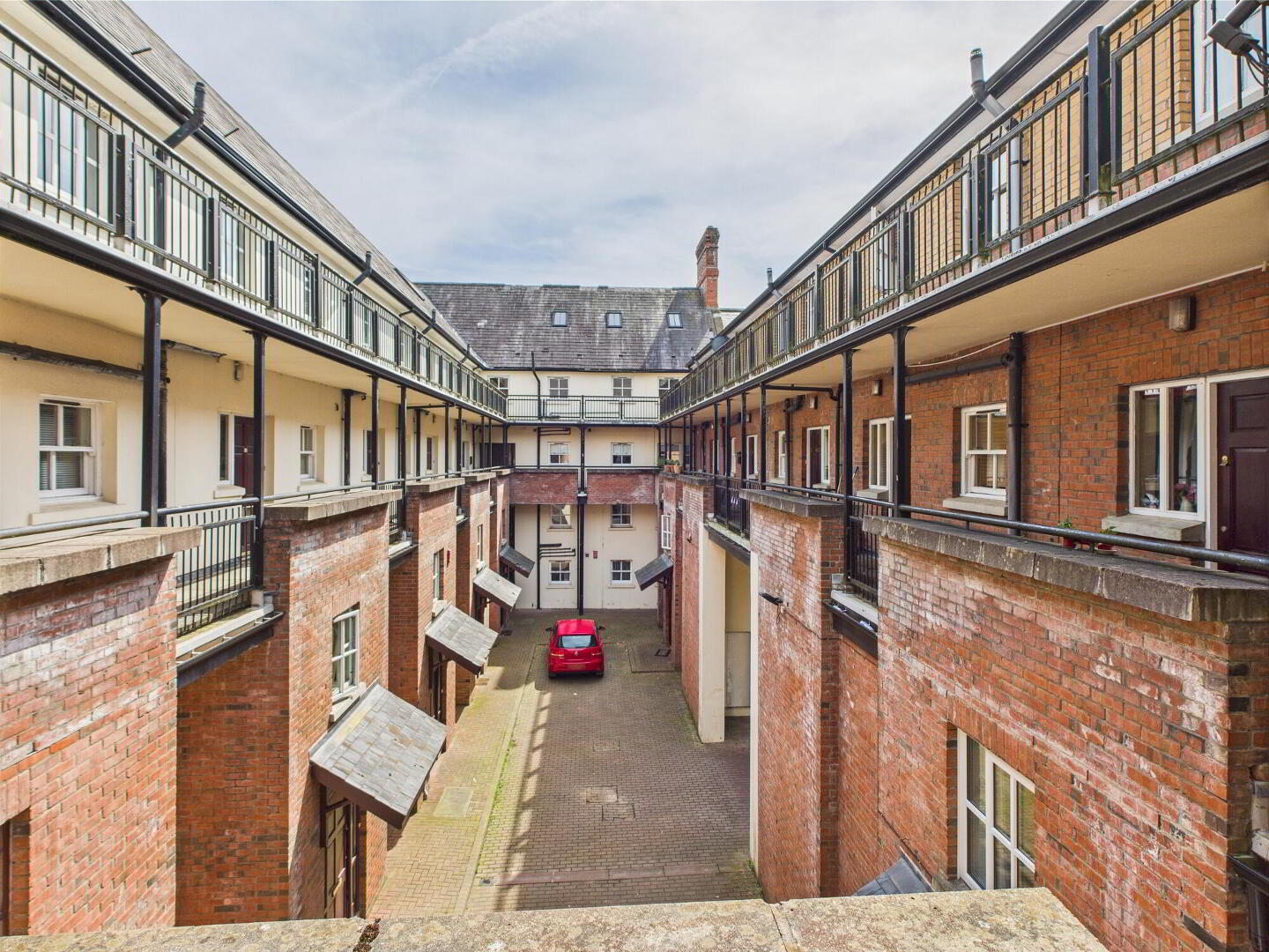32 Rossmore Apartments 3 of 10