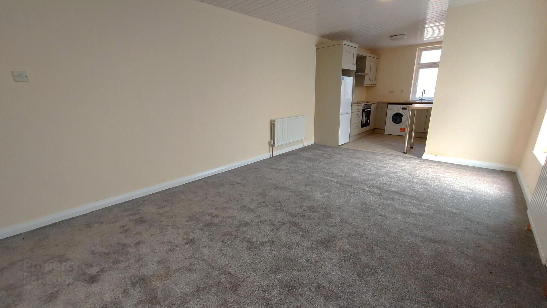 72 Church Street (ground Floor Bedsit) 3 of 6