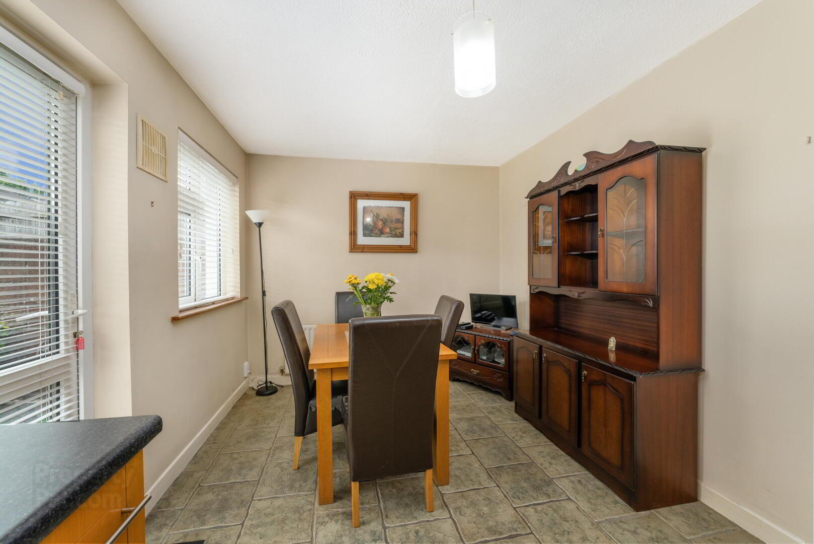 104 St Johns Crescent 8 of 21