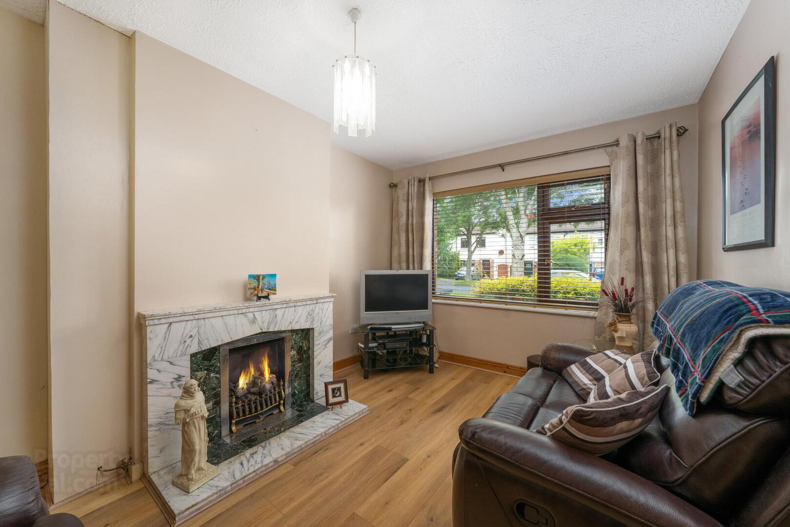 104 St Johns Crescent 5 of 21