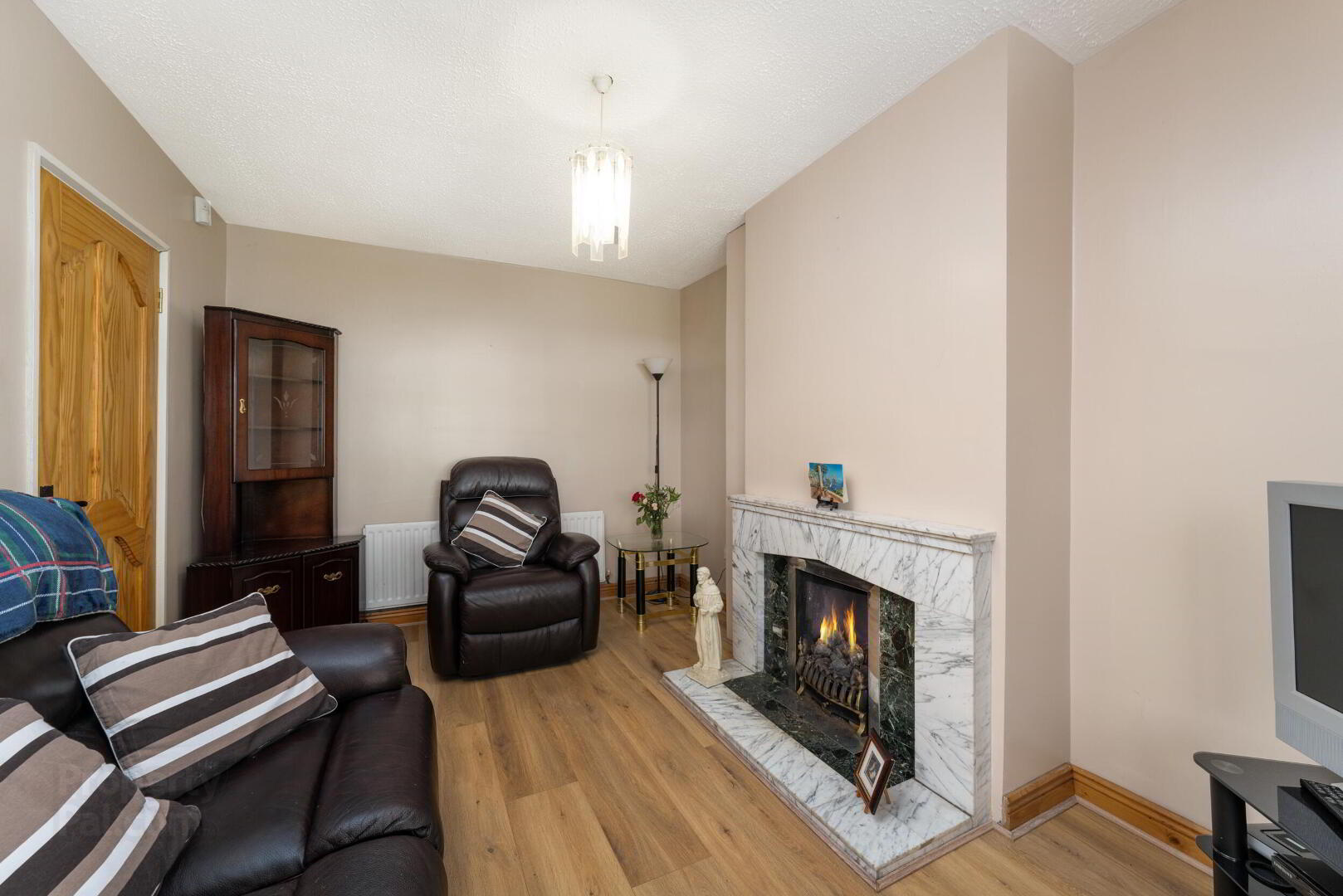 104 St Johns Crescent 6 of 21