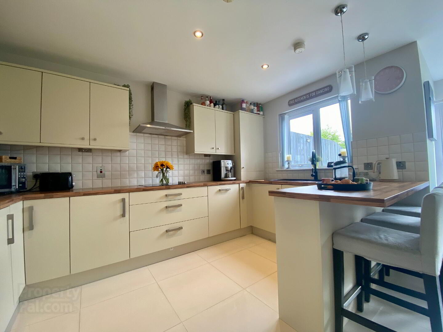 19e Downshire Road 6 of 25