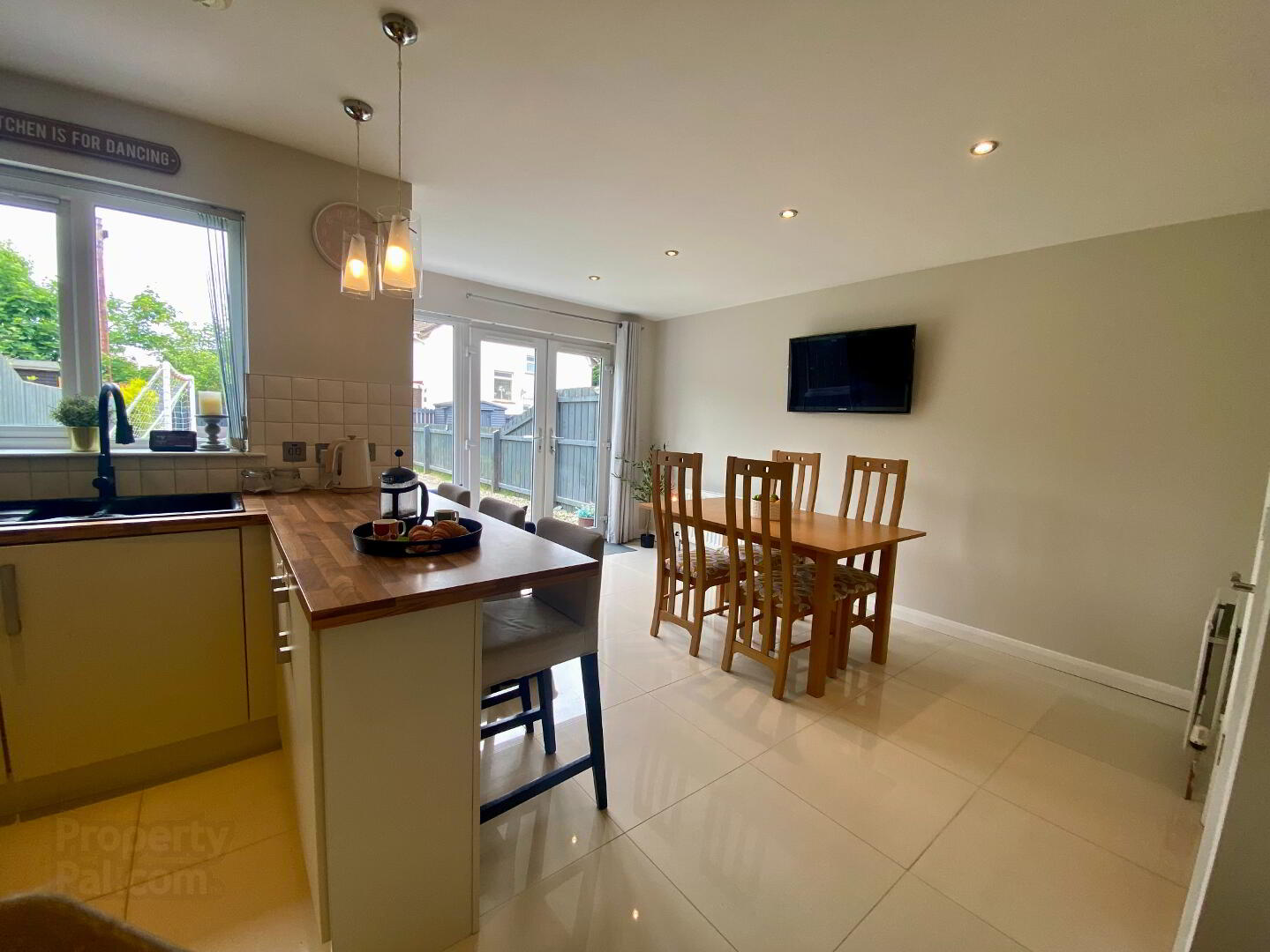 19e Downshire Road 7 of 25