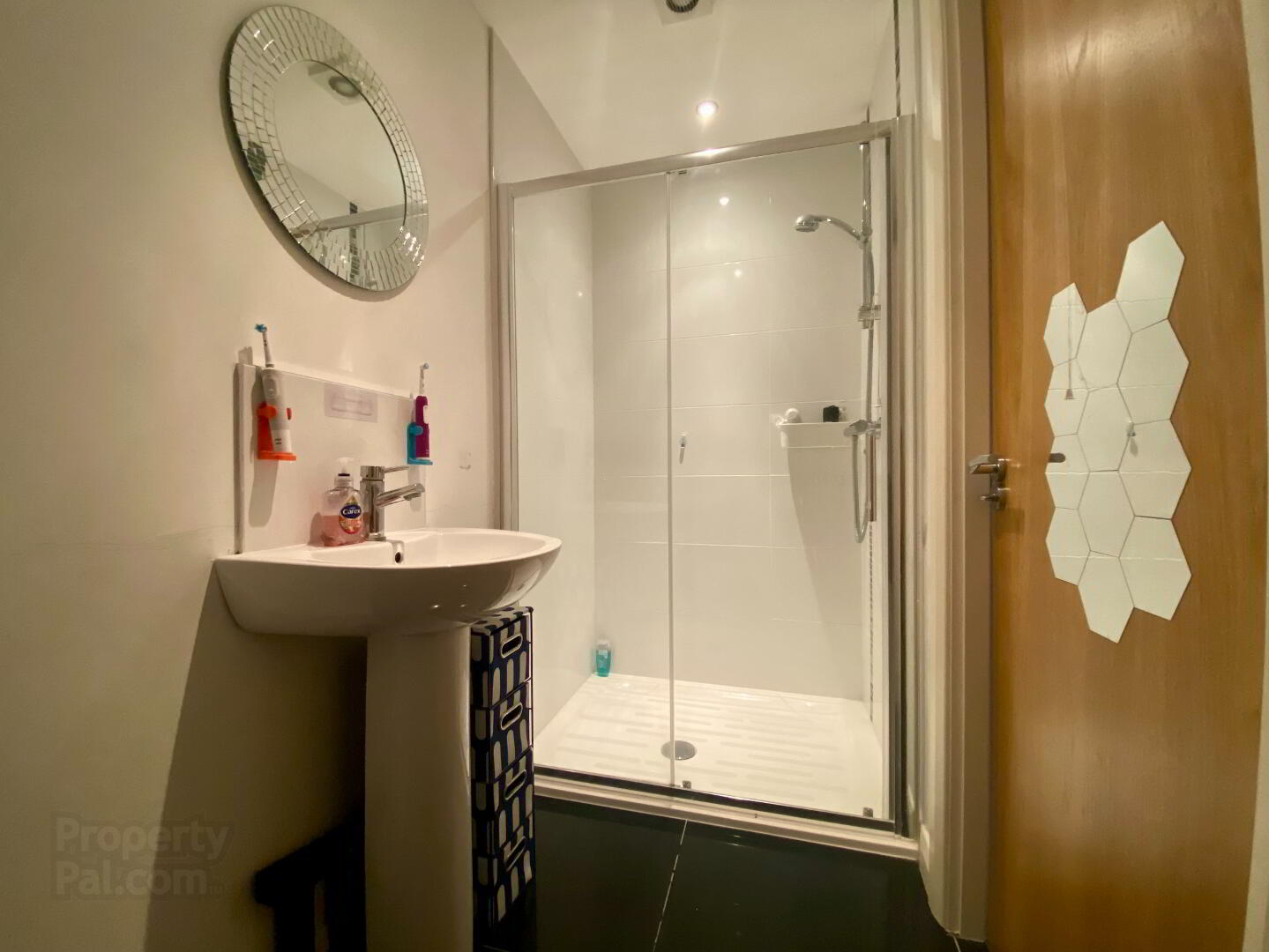 19e Downshire Road 16 of 25