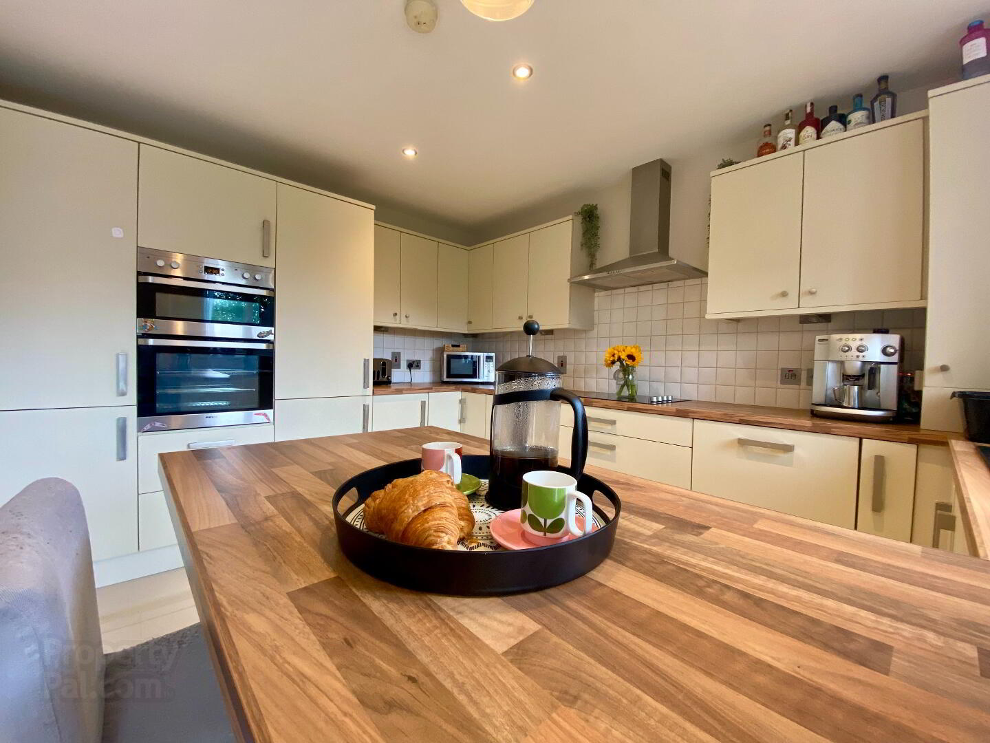 19e Downshire Road 8 of 25