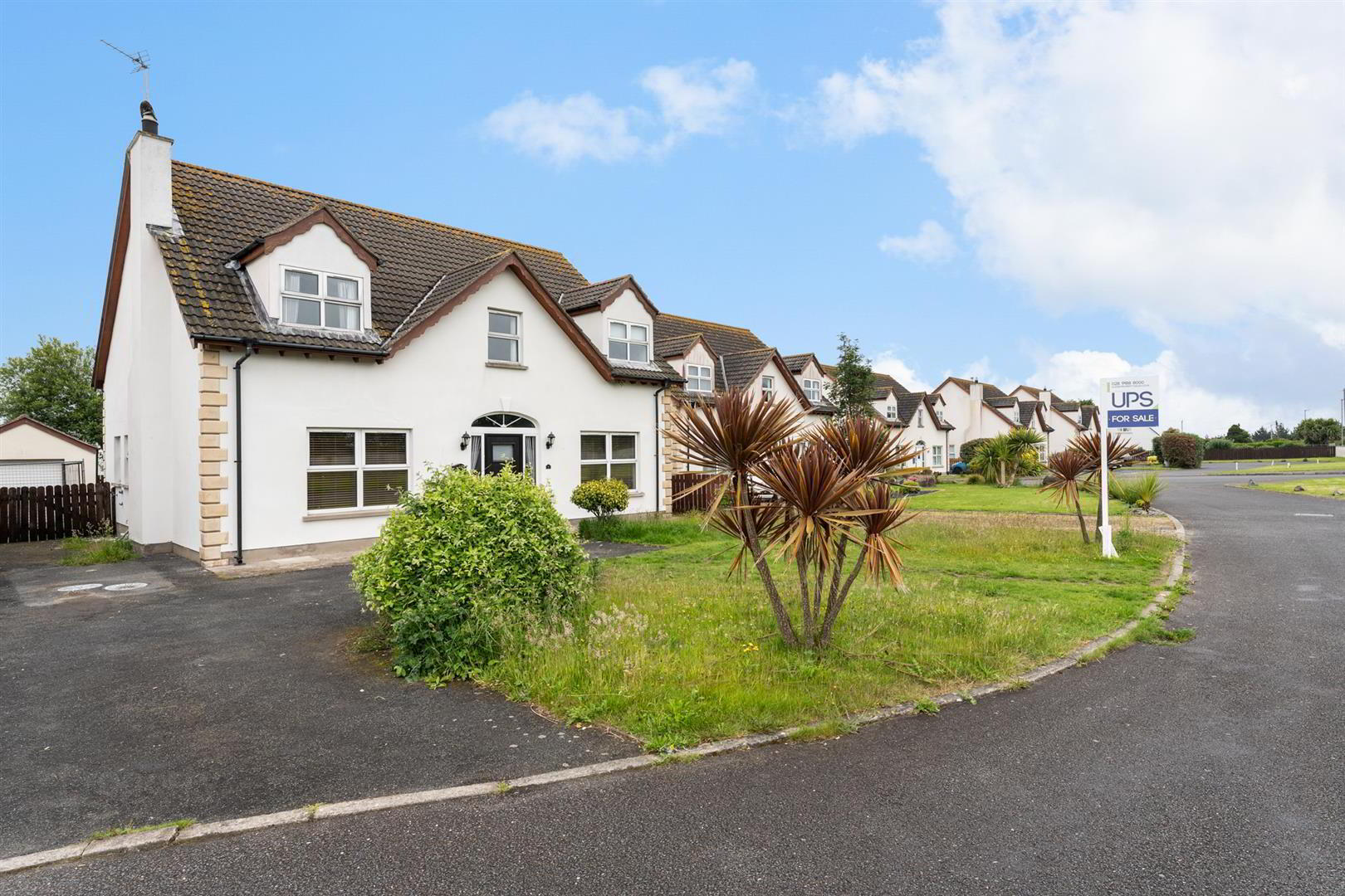 4 Castle Meadow Road 1 of 22