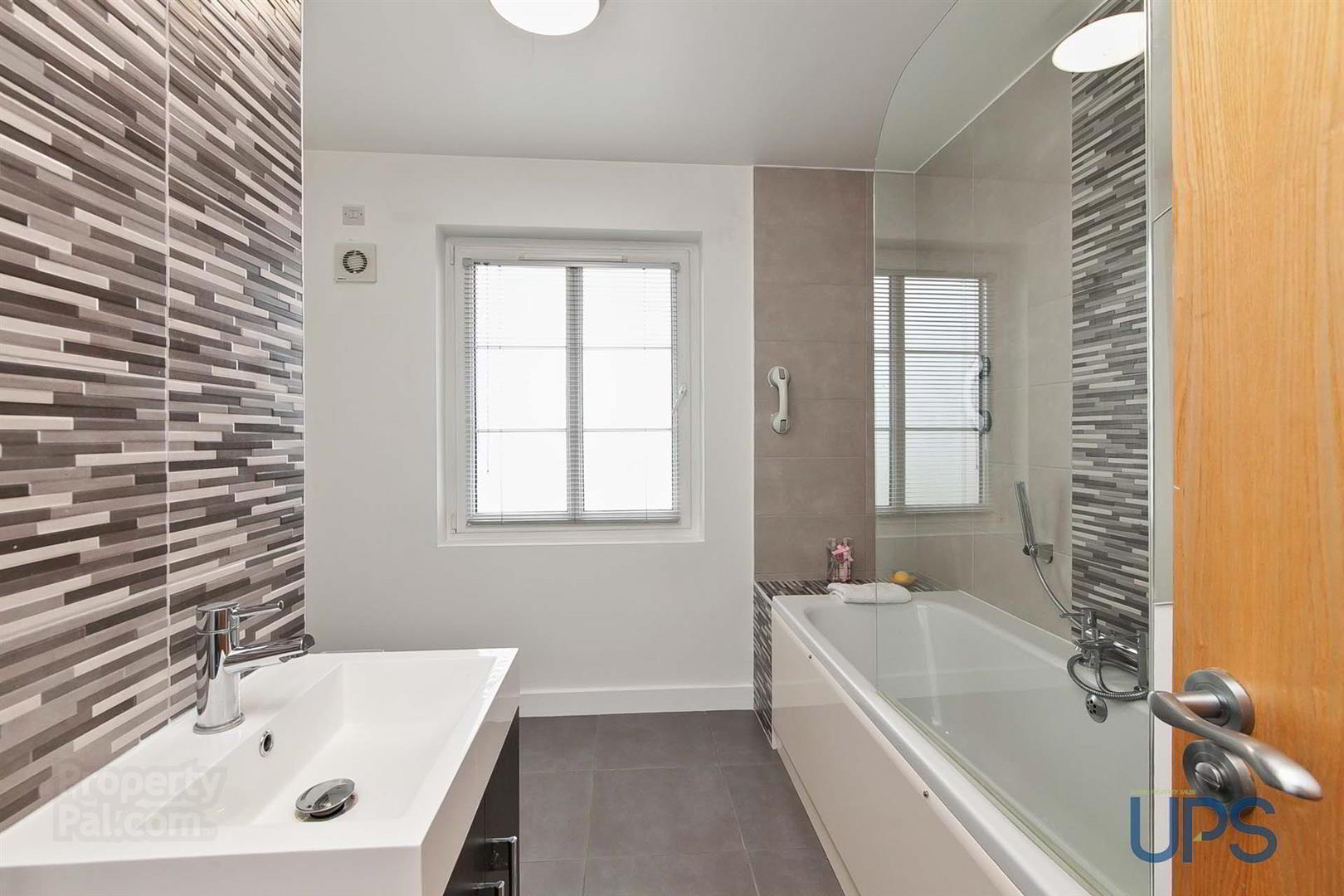 38 Lagmore View Road 22 of 32