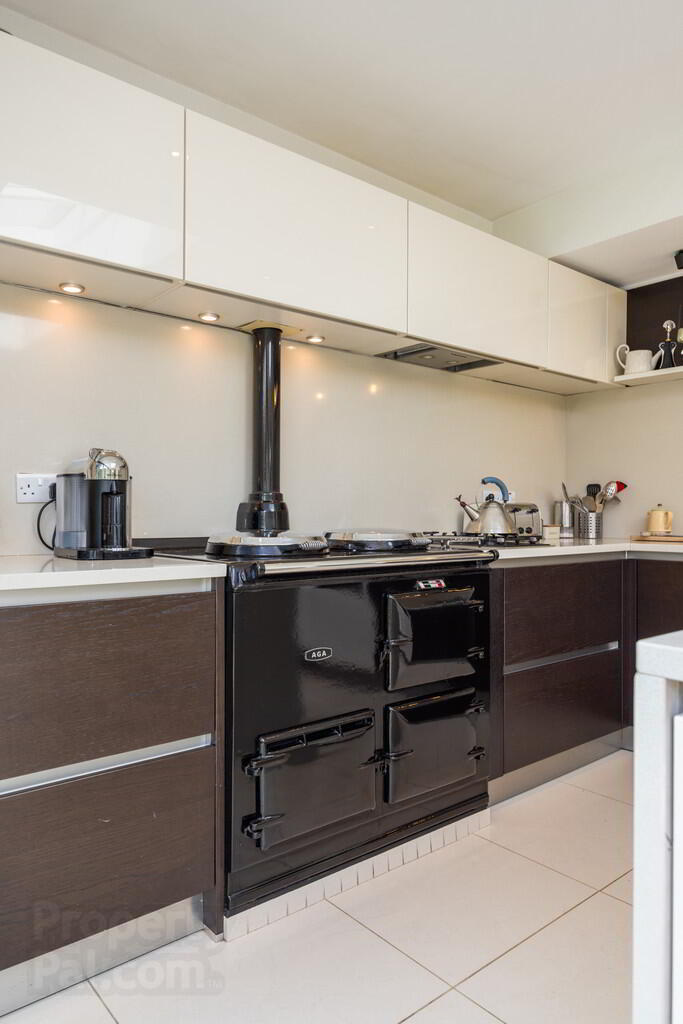 14 Cranmore Gardens 12 of 44