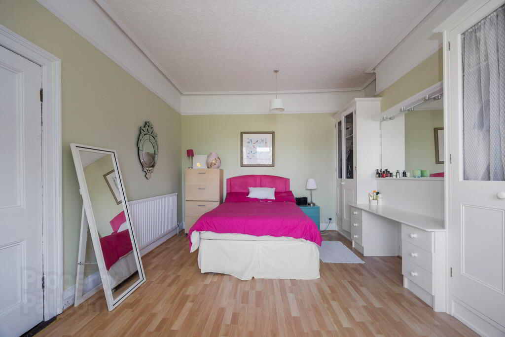 14 Cranmore Gardens 27 of 44