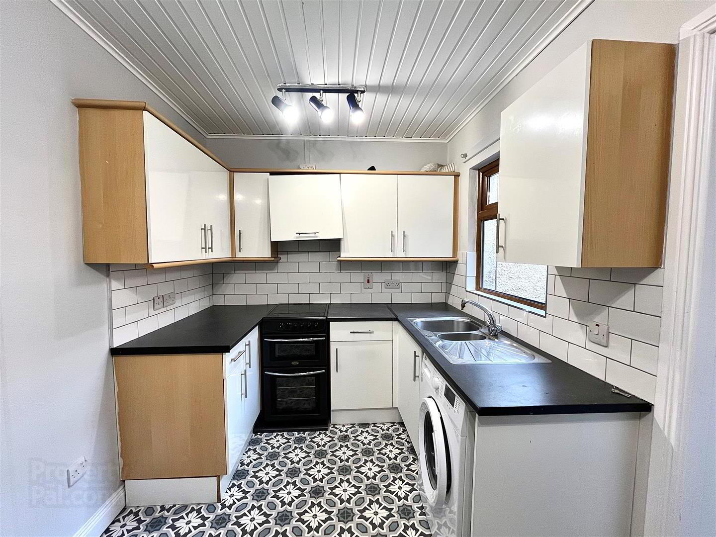 87 Lisavon Street 5 of 11