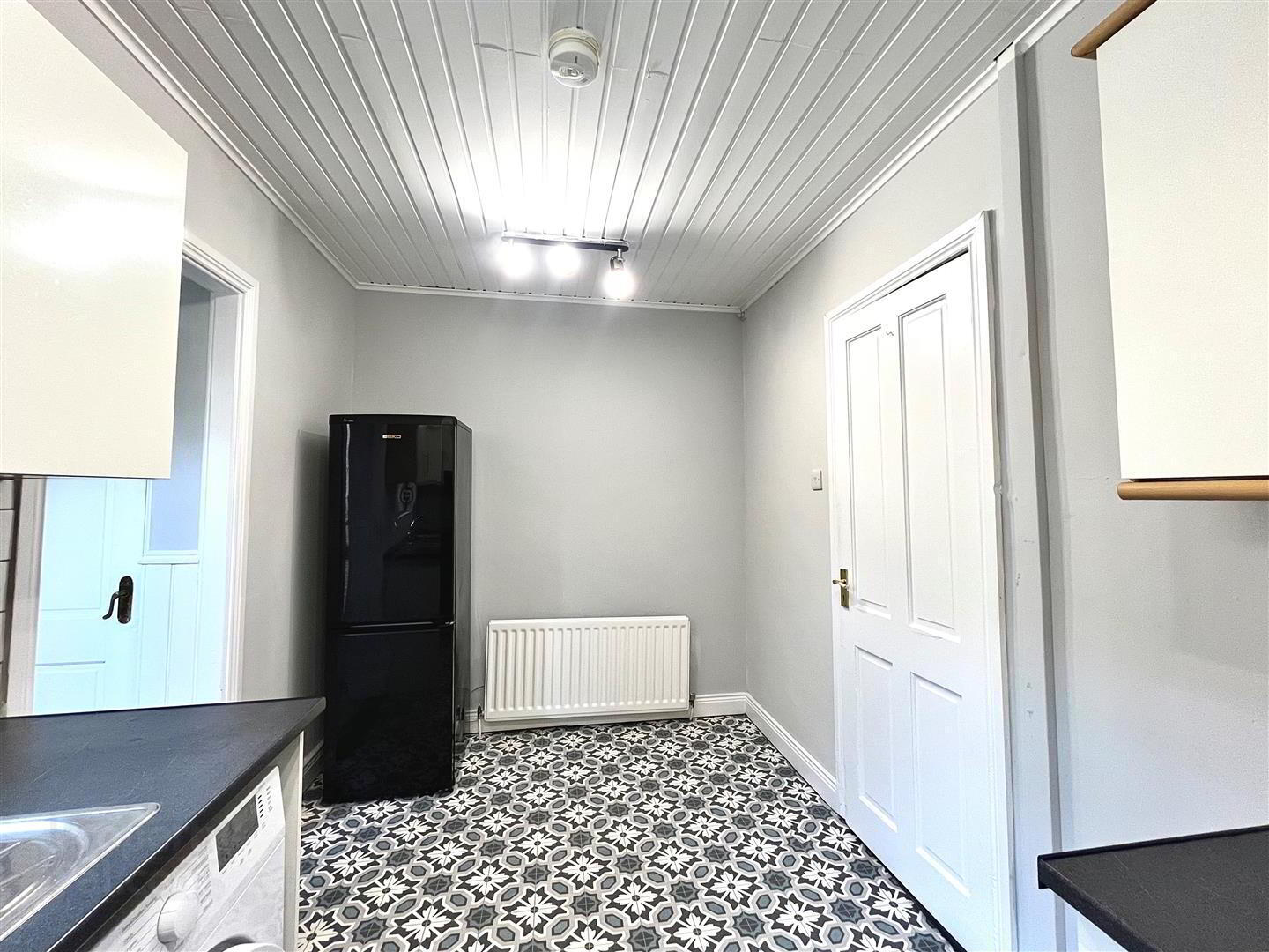 87 Lisavon Street 6 of 11