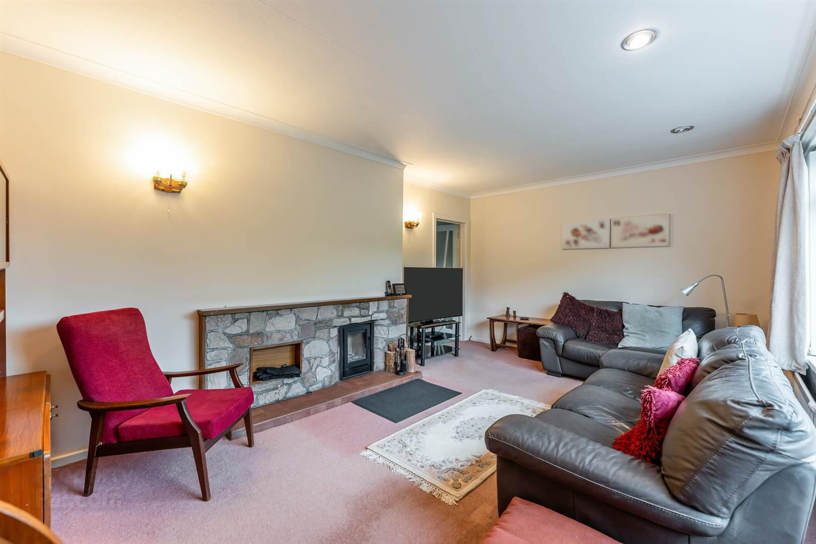 47 Croft Road 3 of 13