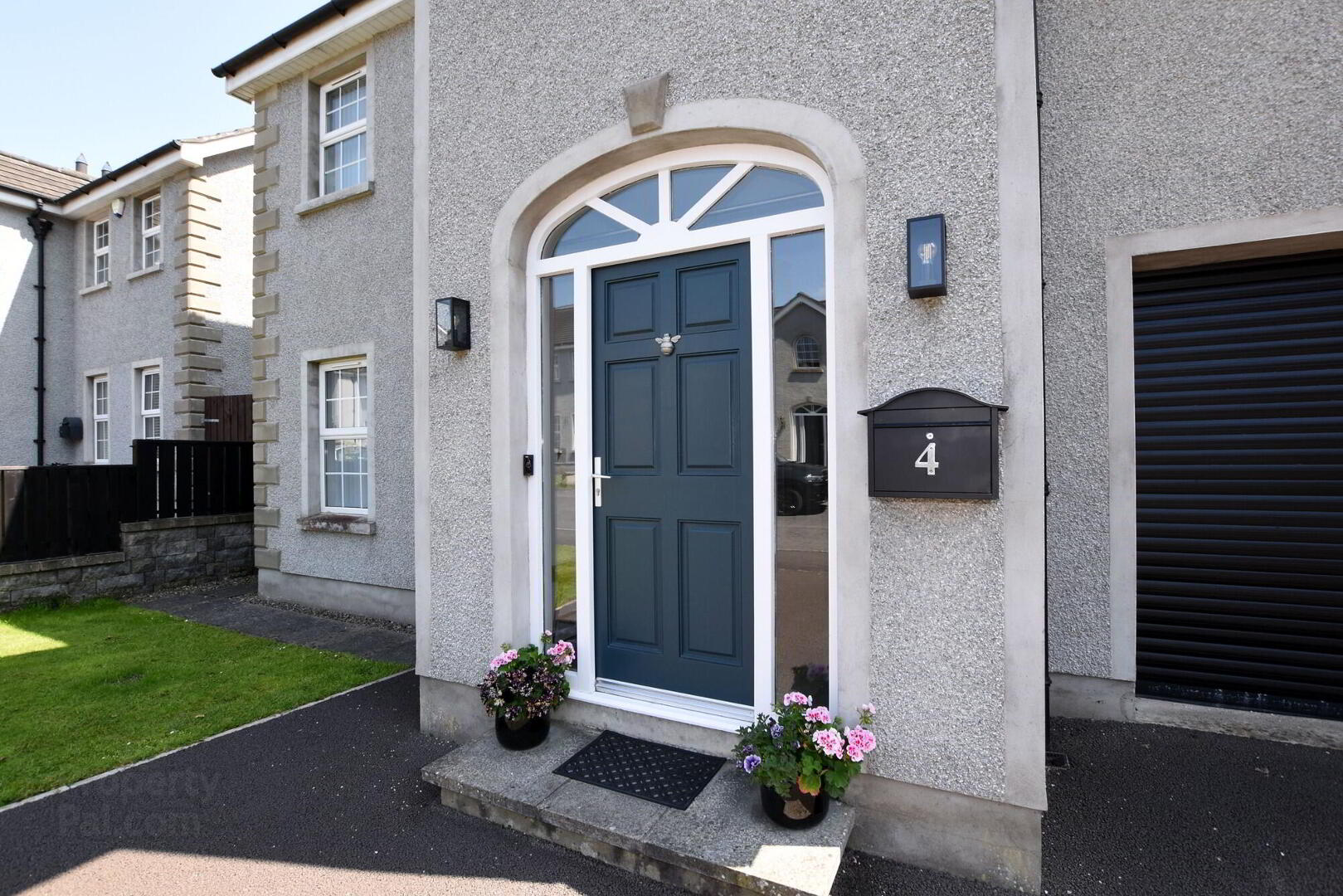 4 Laurelvale Grove 2 of 38