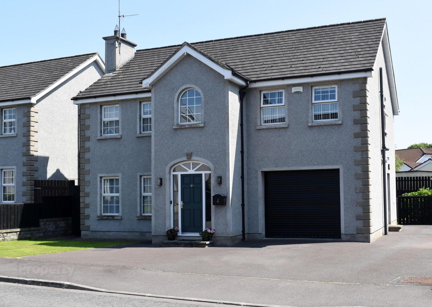 4 Laurelvale Grove 1 of 38