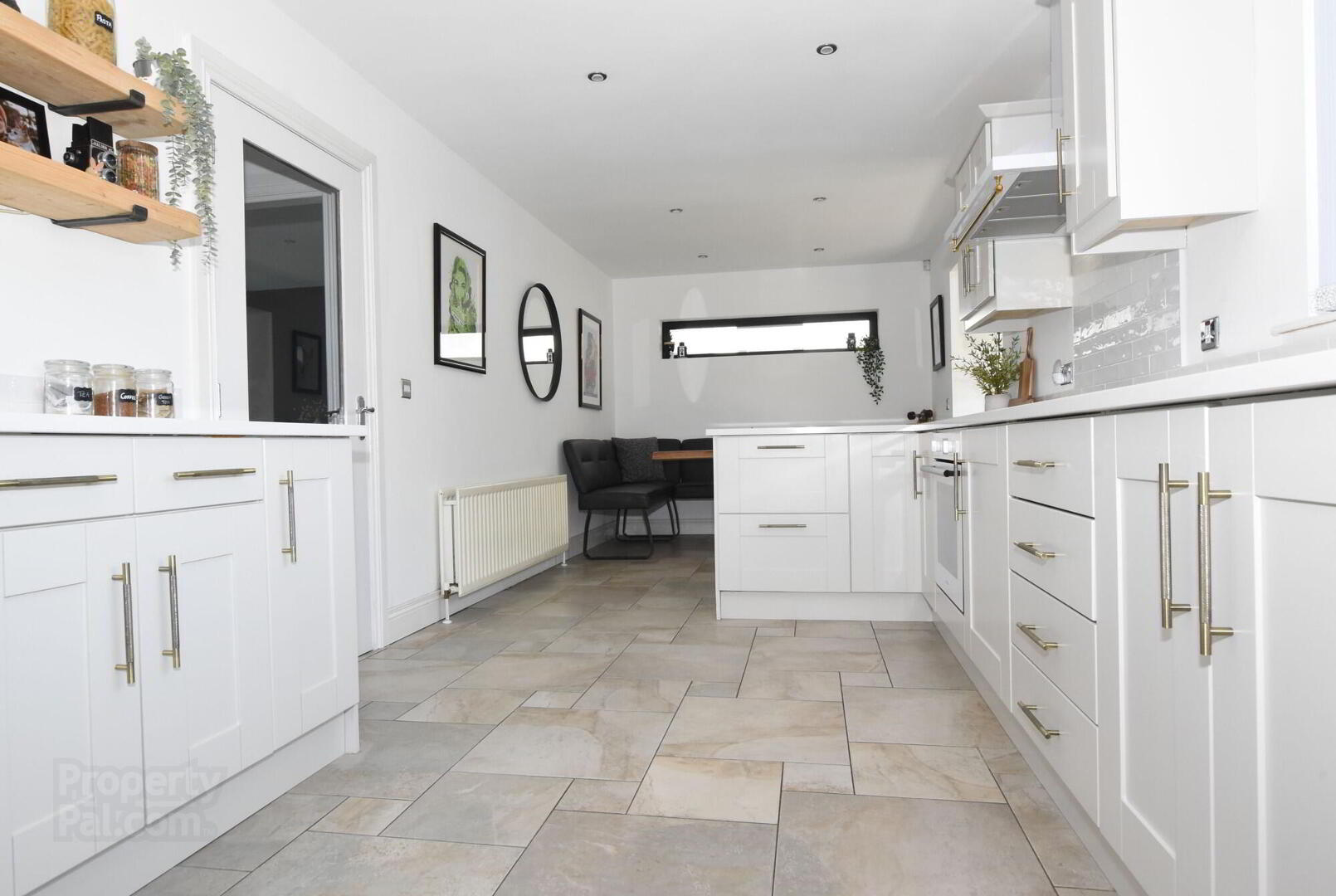 4 Laurelvale Grove 9 of 38