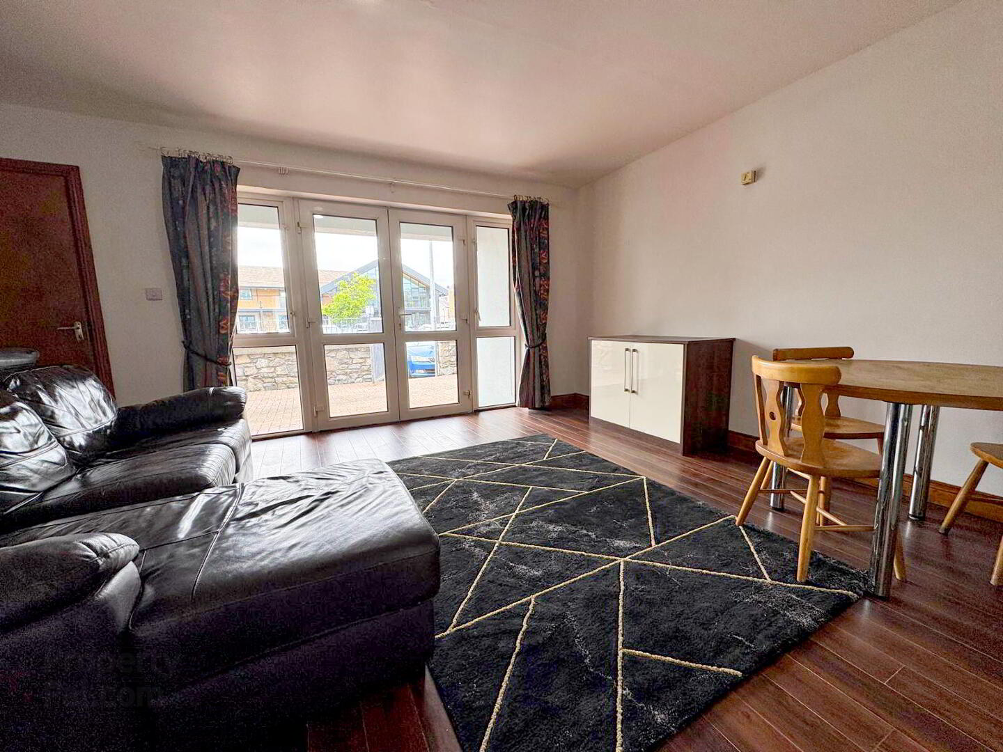 Apt 5 Market House, Market Yard 4 of 9