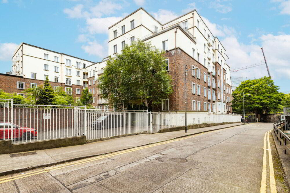 Apt 32 The Northumberlands, Love Lane 1 of 12