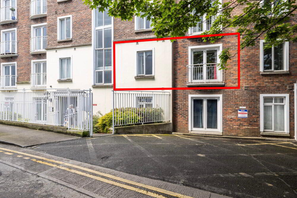 Apt 32 The Northumberlands, Love Lane 12 of 12
