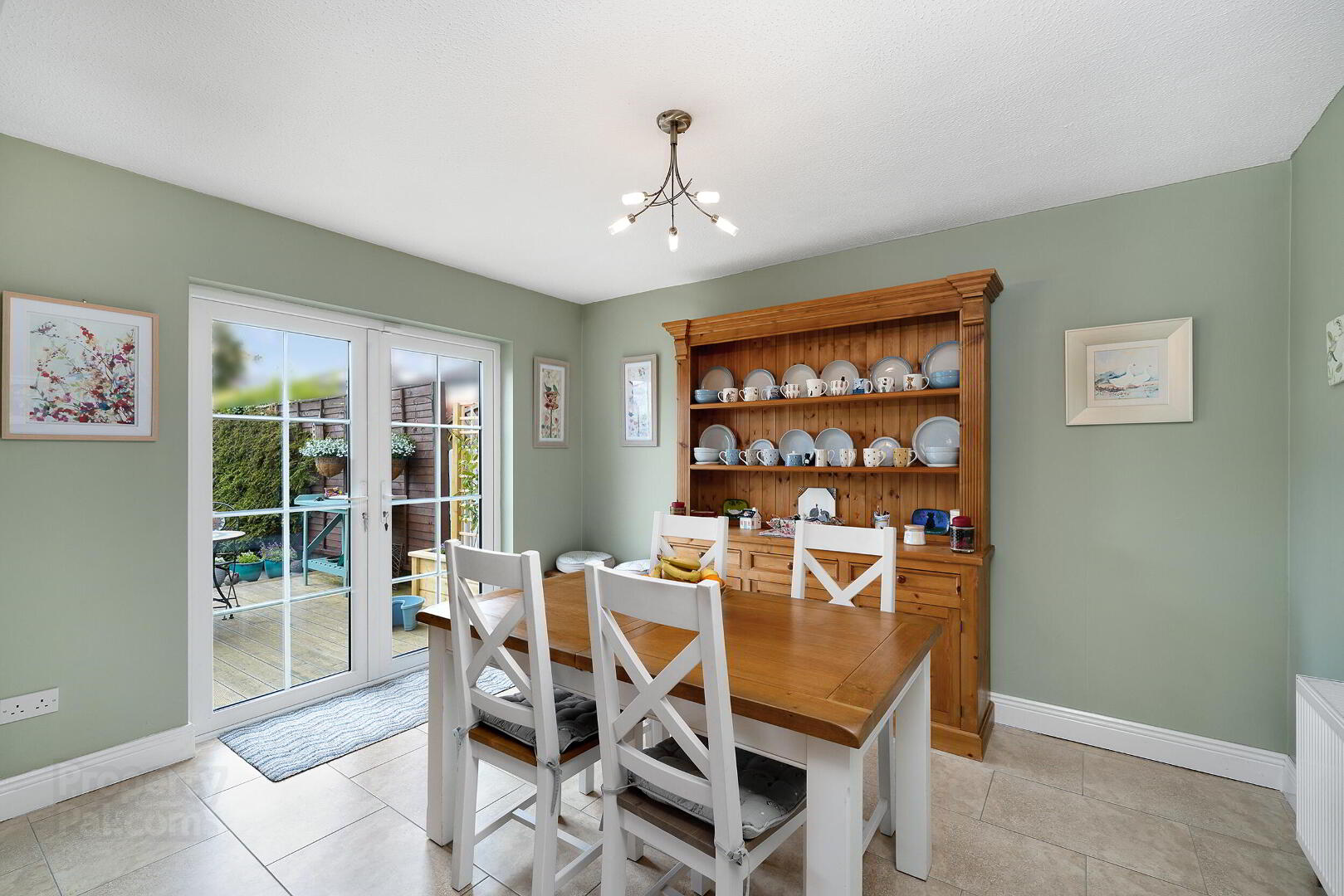 4 Laburnum Walk 12 of 32