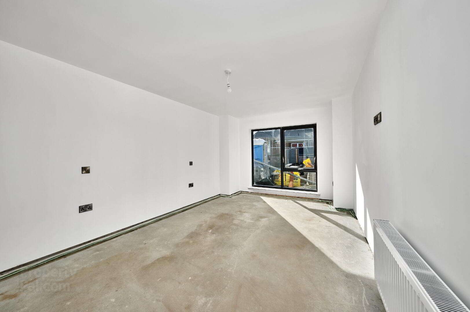 Queenora Avenue 7 of 27