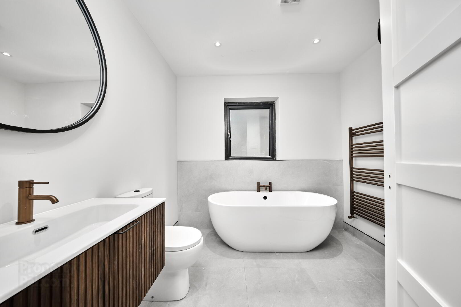 Queenora Avenue 11 of 32