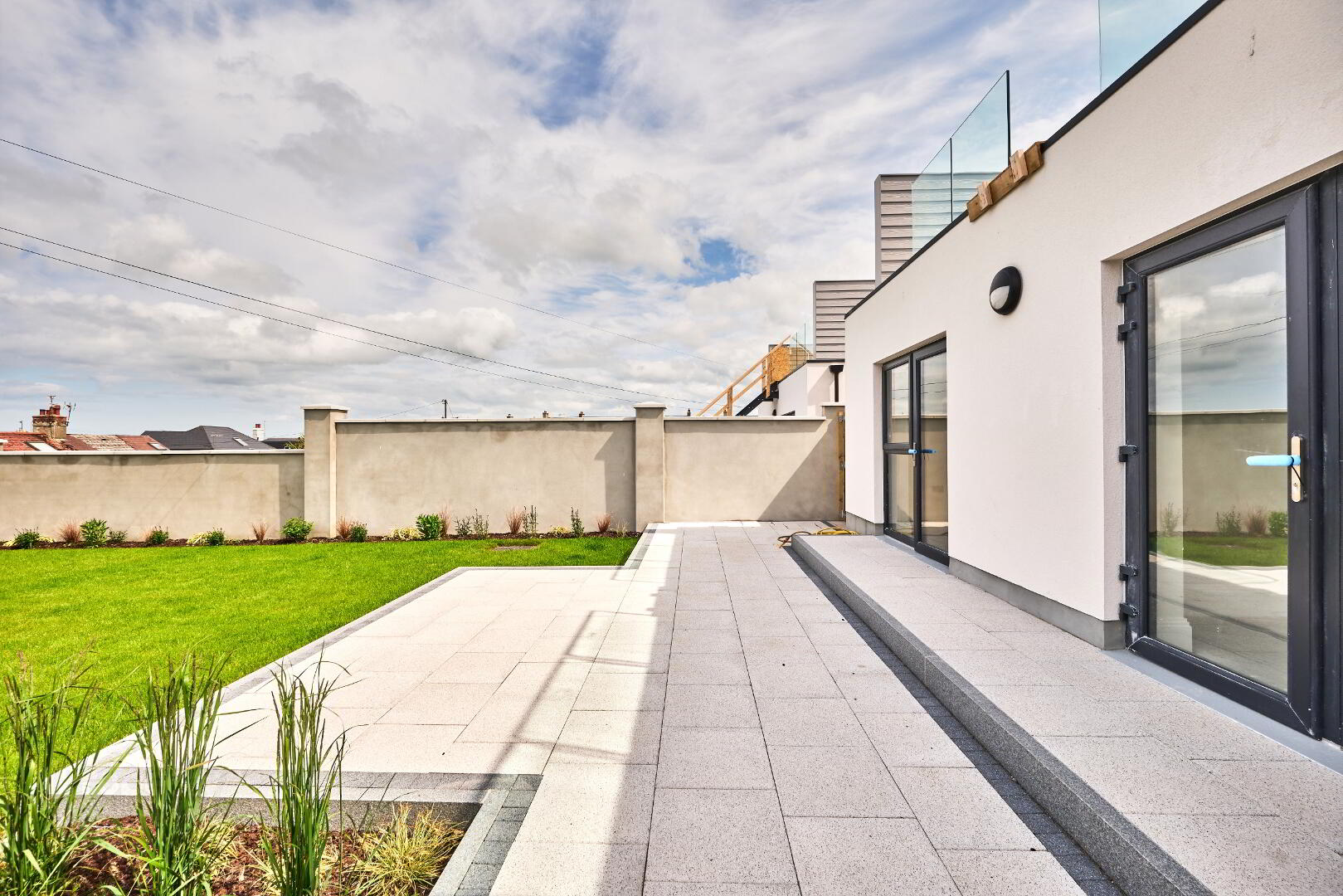Queenora Avenue 26 of 32