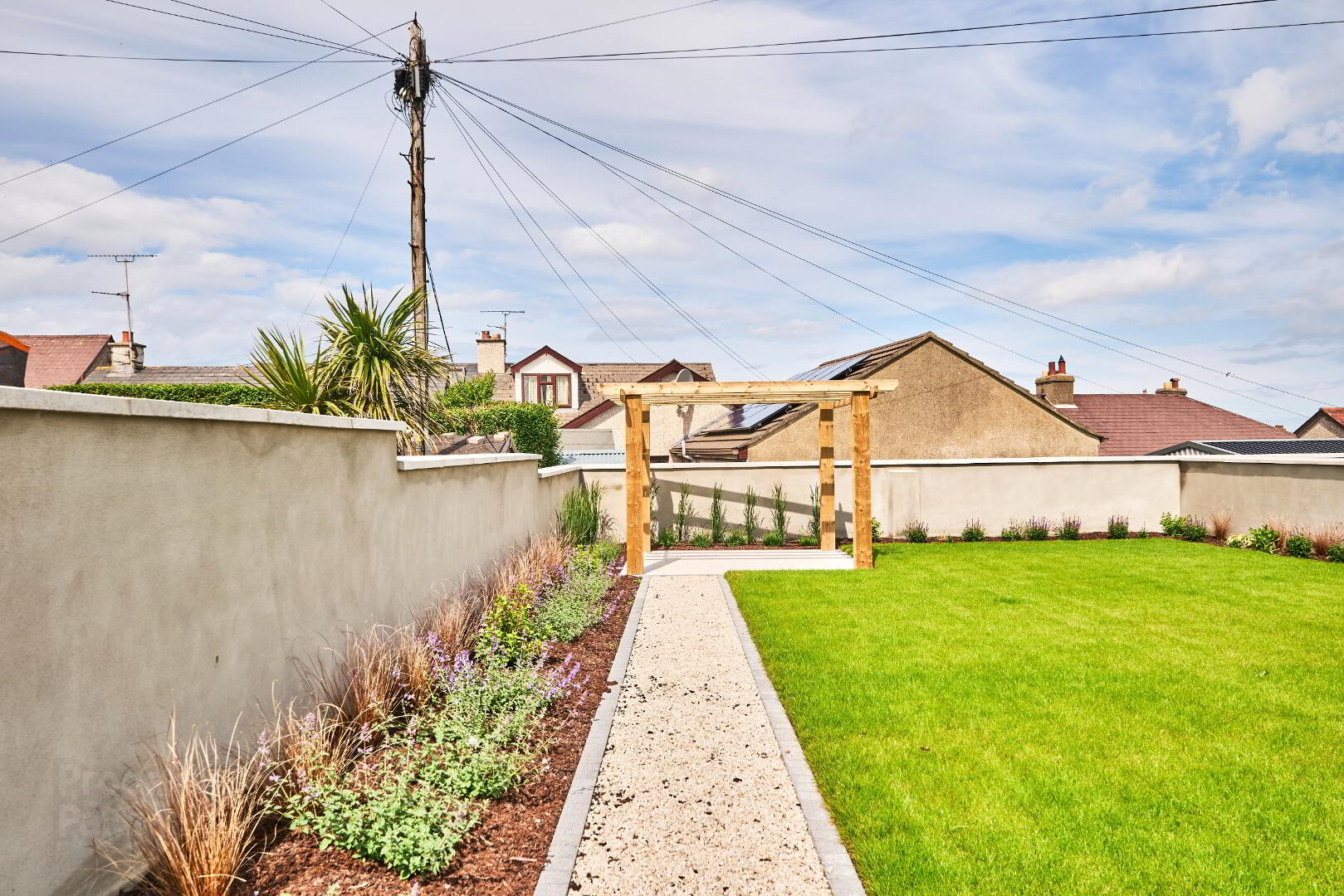Queenora Avenue 27 of 32