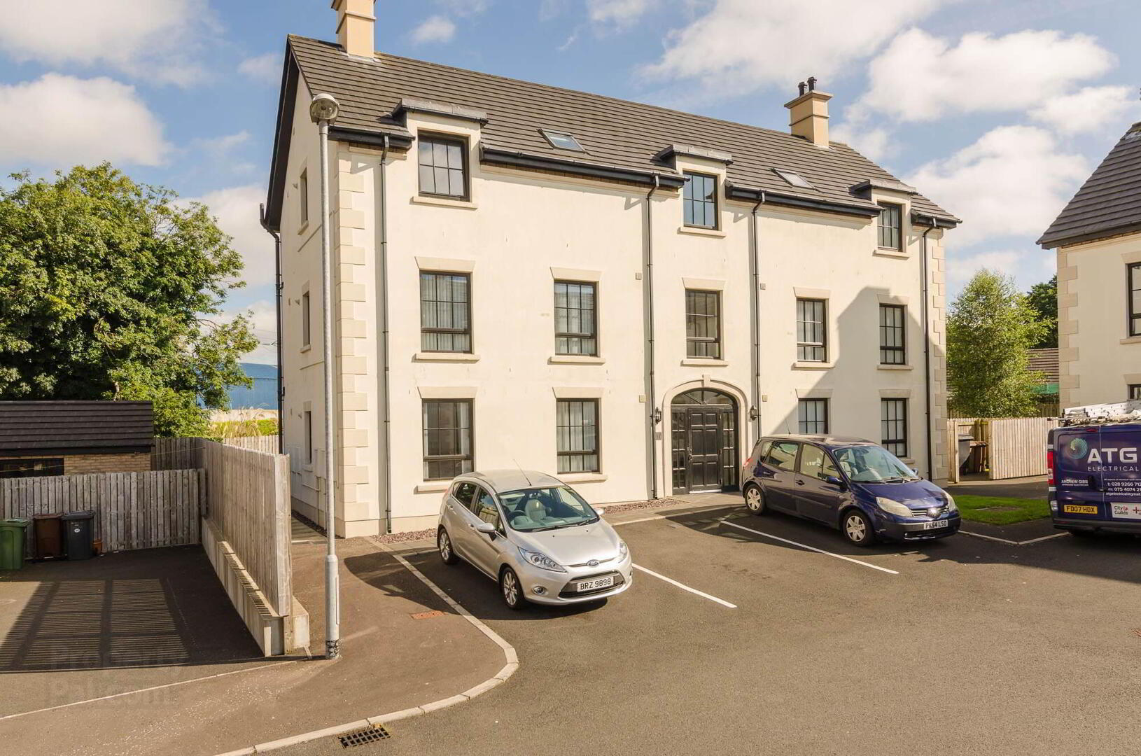 2 Lady Wallace Court 1 of 8