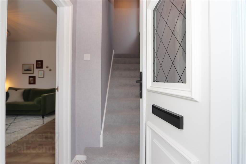 17 Coronation Crescent 3 of 19
