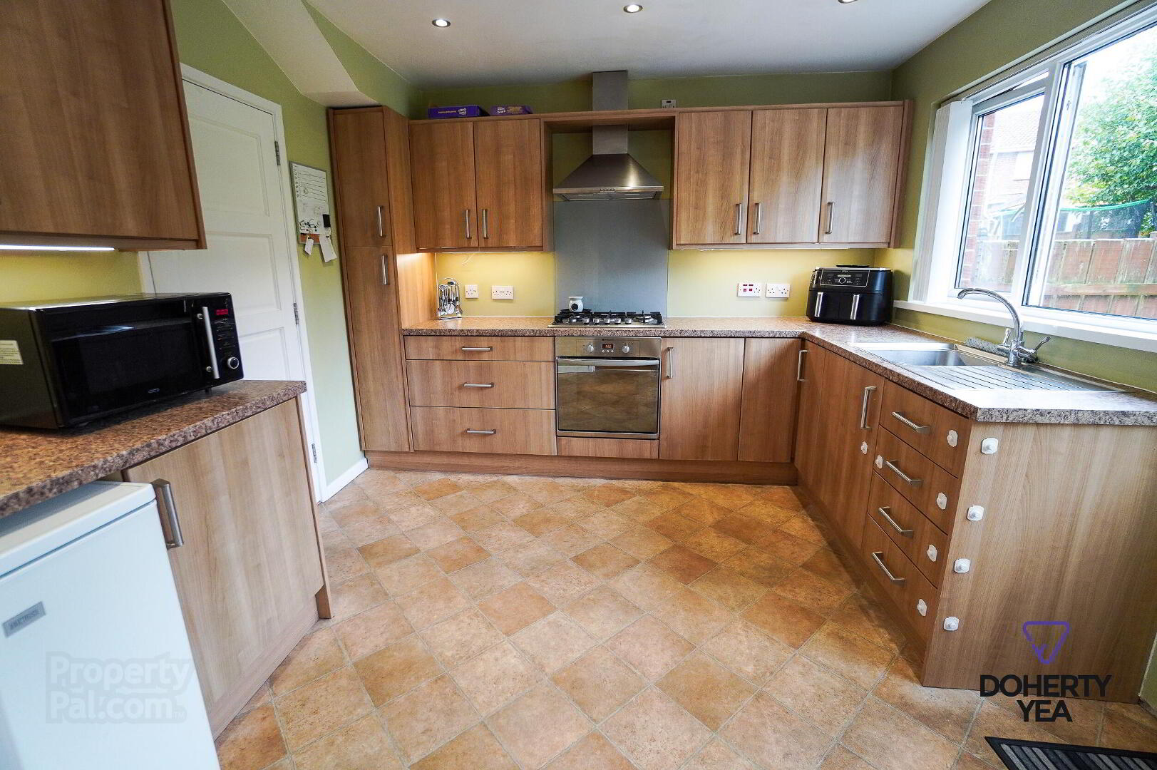 34 Hillview Drive 8 of 17