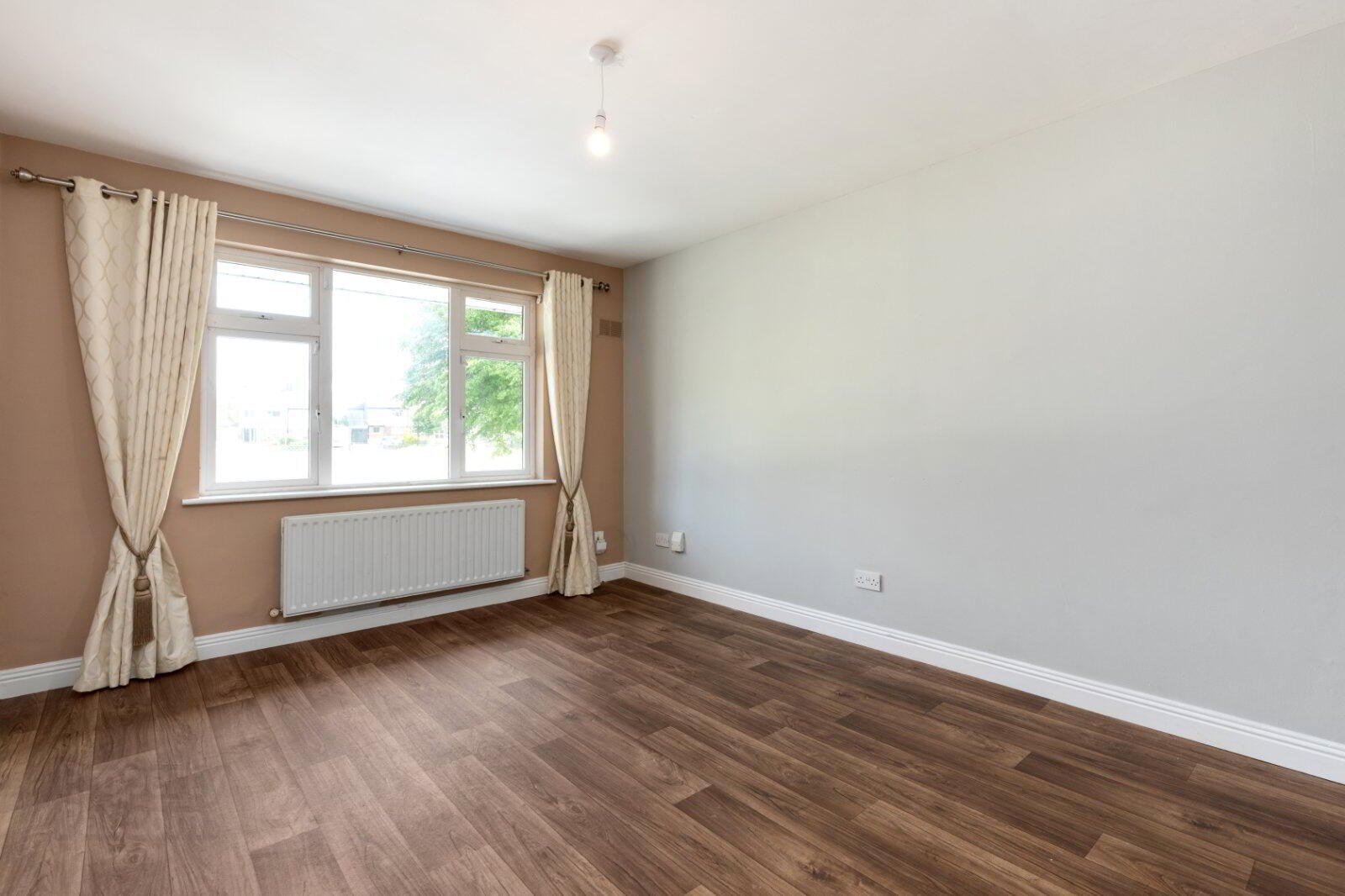 10a Moatfield Road 3 of 10