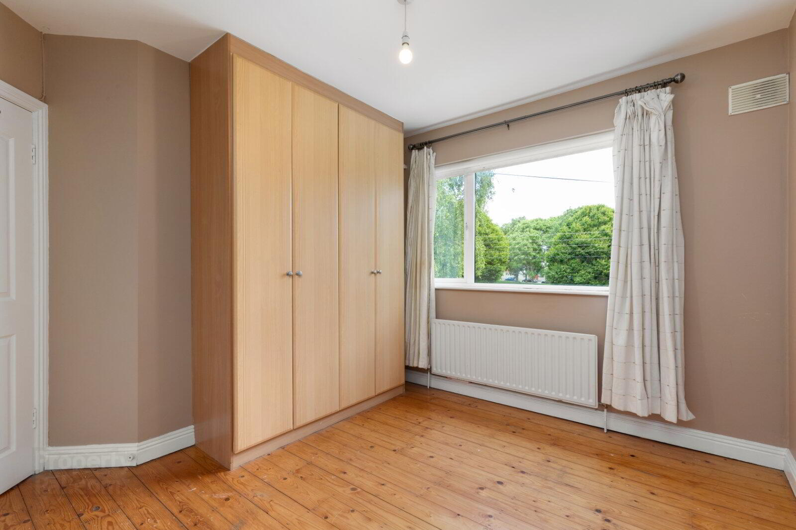 10a Moatfield Road 5 of 10