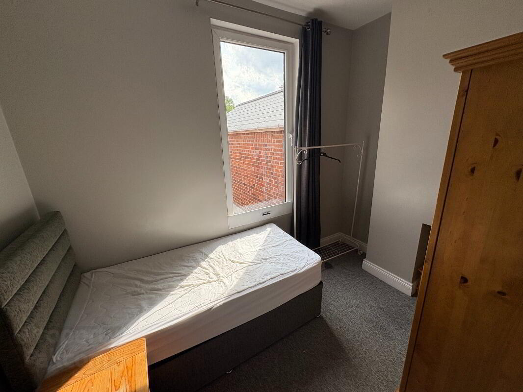 Apt 2, 96 Malone Avenue 6 of 9